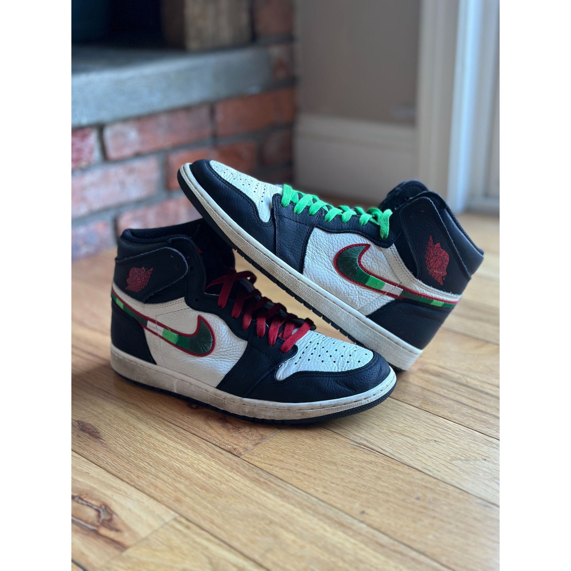 Nike NIKE AIR JORDAN 1 RETRO HIGH OG SPORTS ILLUSTRATED, A STAR I Size US 11 / EU 44 - 6 Thumbnail