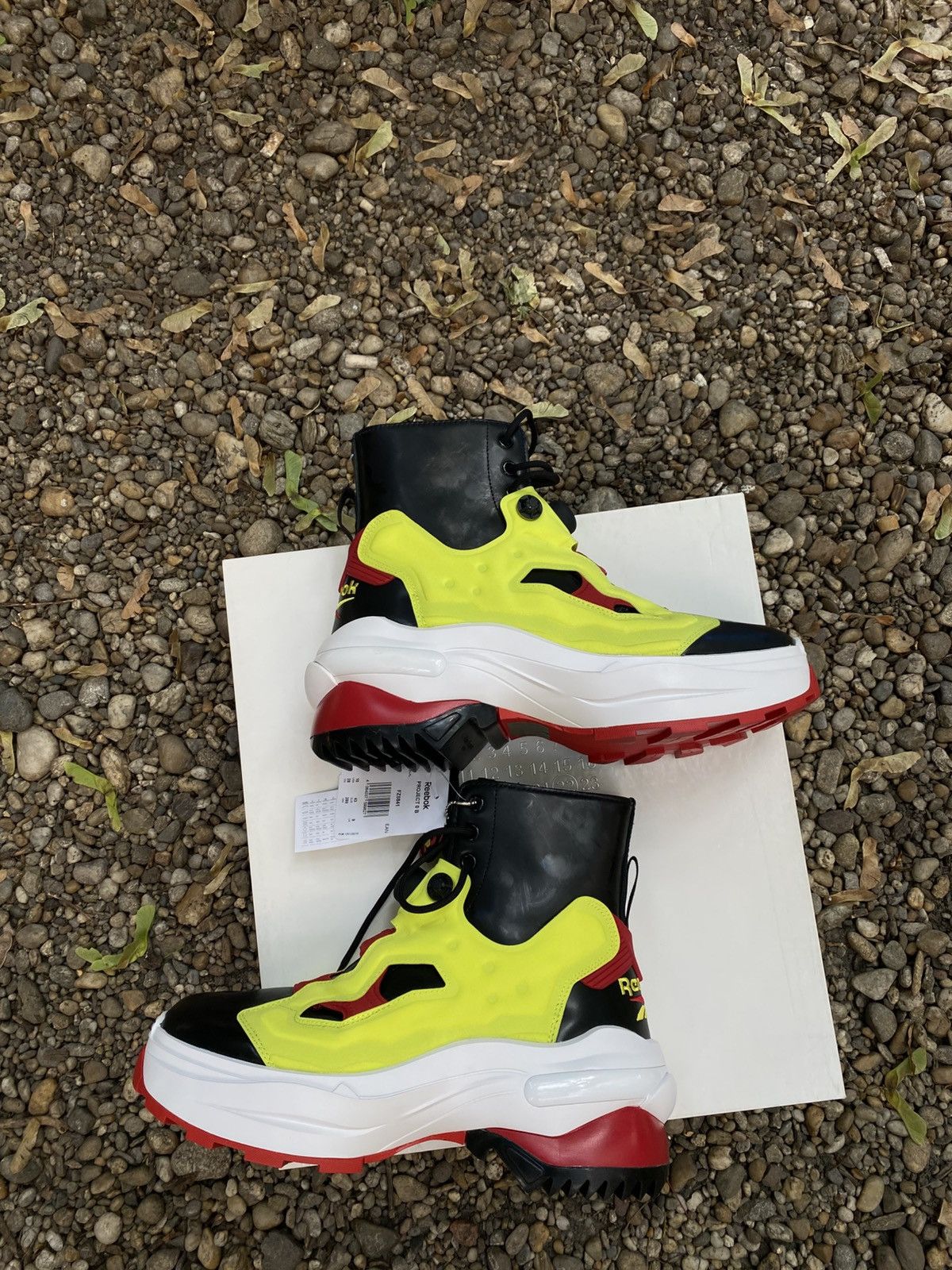 Maison Margiela Maison Margiela x Reebok Tabi Insta Pump Sneakers Size US 10 / EU 43 - 6 Thumbnail