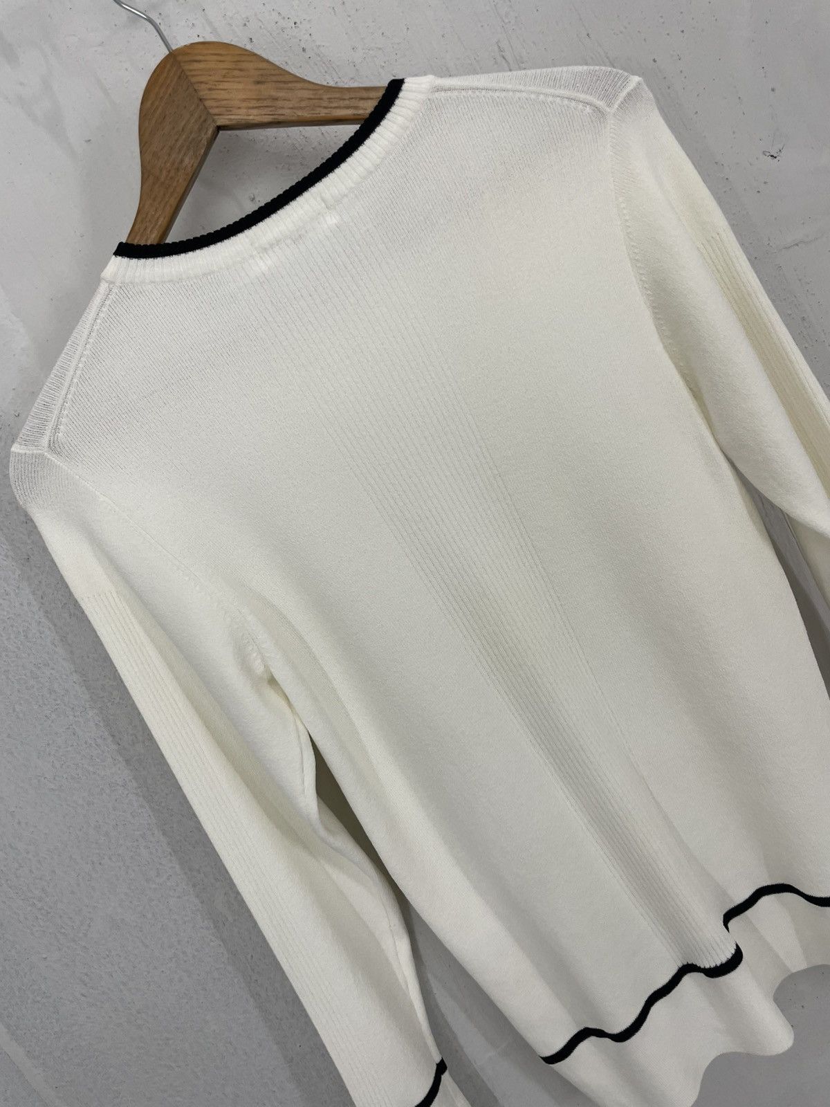 Balenciaga Very Rare Vintage Balenciaga Small Spellout Long Sleeve Size US L / EU 52-54 / 3 - 9 Thumbnail