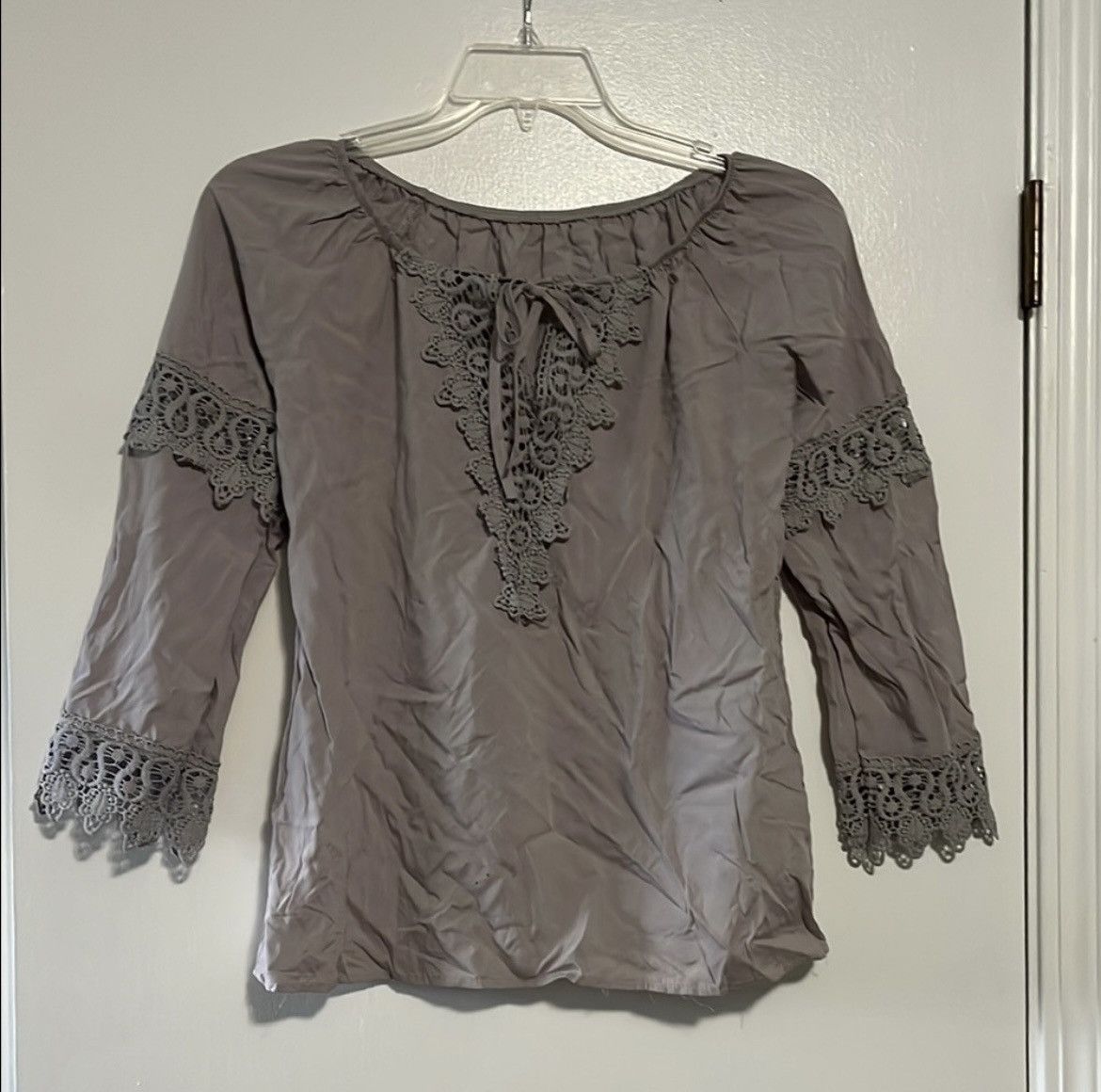 Other Grey Ruffled 3/4 Sleeve Tie Front Blouse Size M / US 6-8 / IT 42-44 - 1 Thumbnail