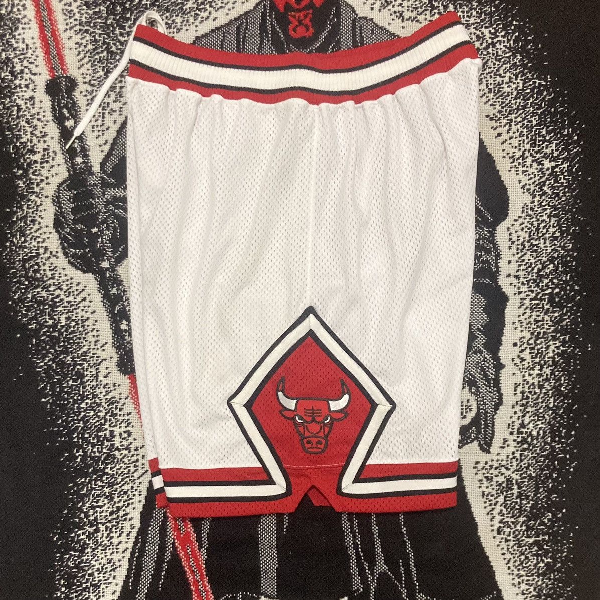 NBA × Nike × Vintage Vintage 90s || Chicago Bulls || Authentic NBA Shorts || Nike Size US 36 / EU 52 - 8 Thumbnail