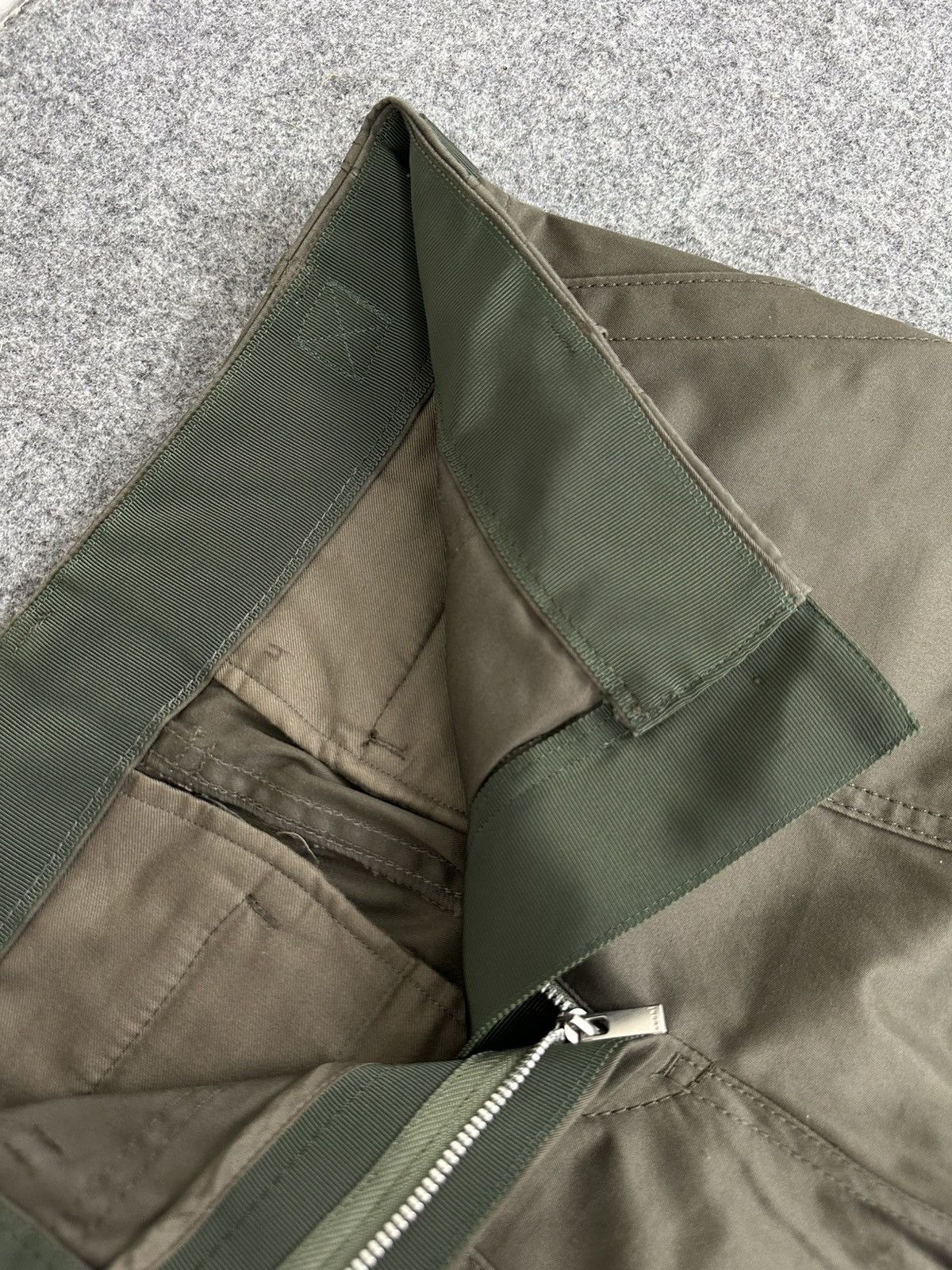 Sacai Sacai - Military Cargo Bondage Pants in Army Green Size 28" / US 6 / IT 42 - 11 Thumbnail