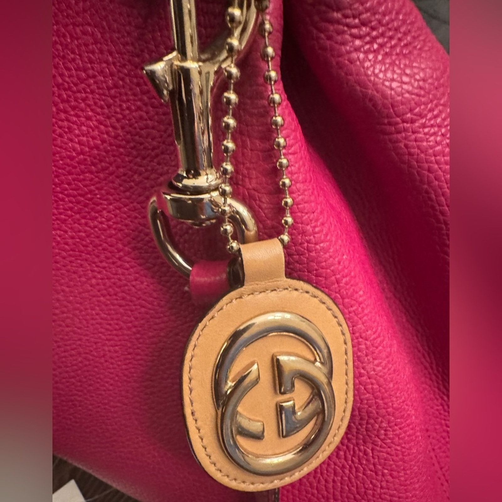 Gucci Gucci, gold logo,/tan leather, bag charm bag Size ONE SIZE - 1 Thumbnail