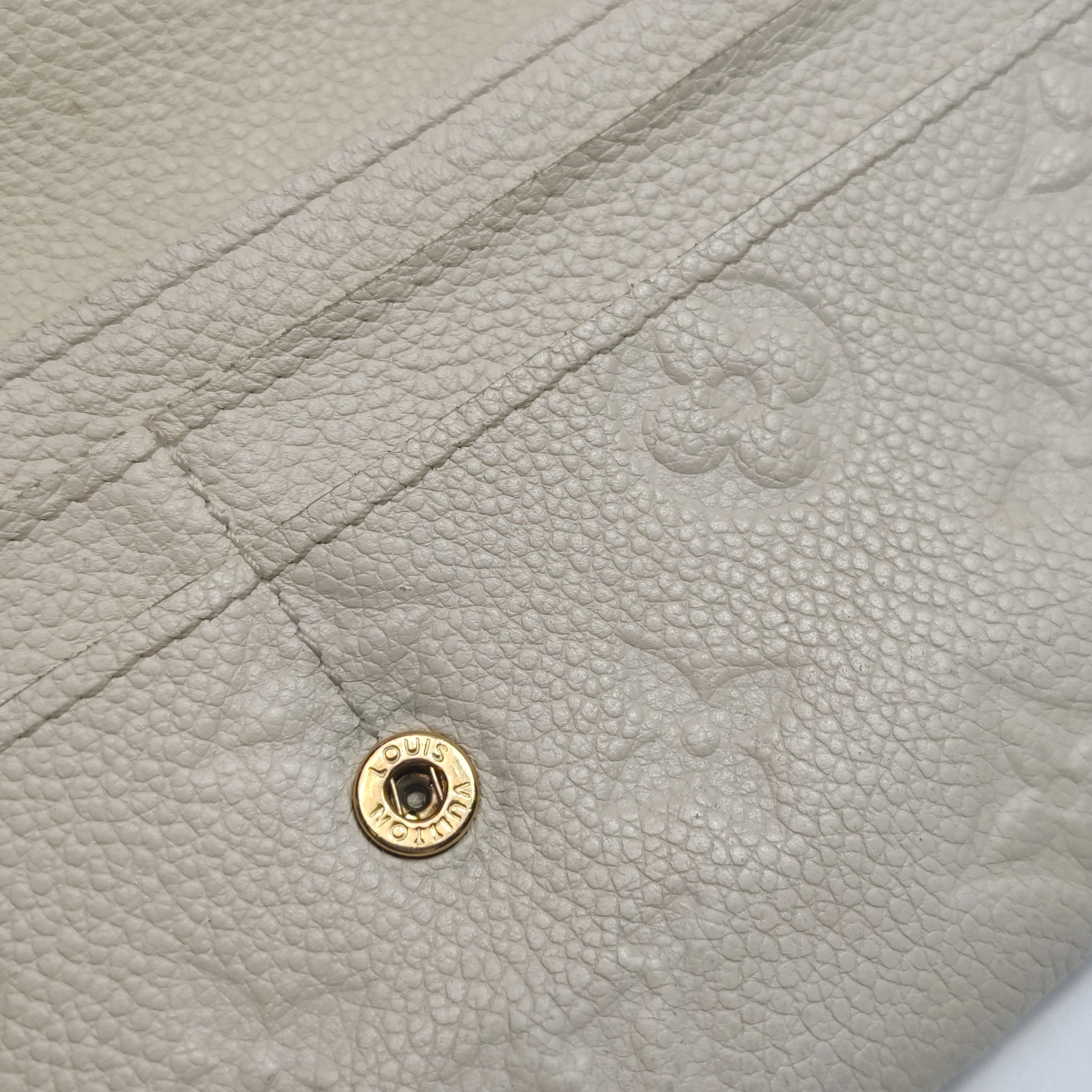 Louis Vuitton Louis Vuitton (LV) Cowhide solid color monogram embossed sn Size ONE SIZE - 6 Thumbnail