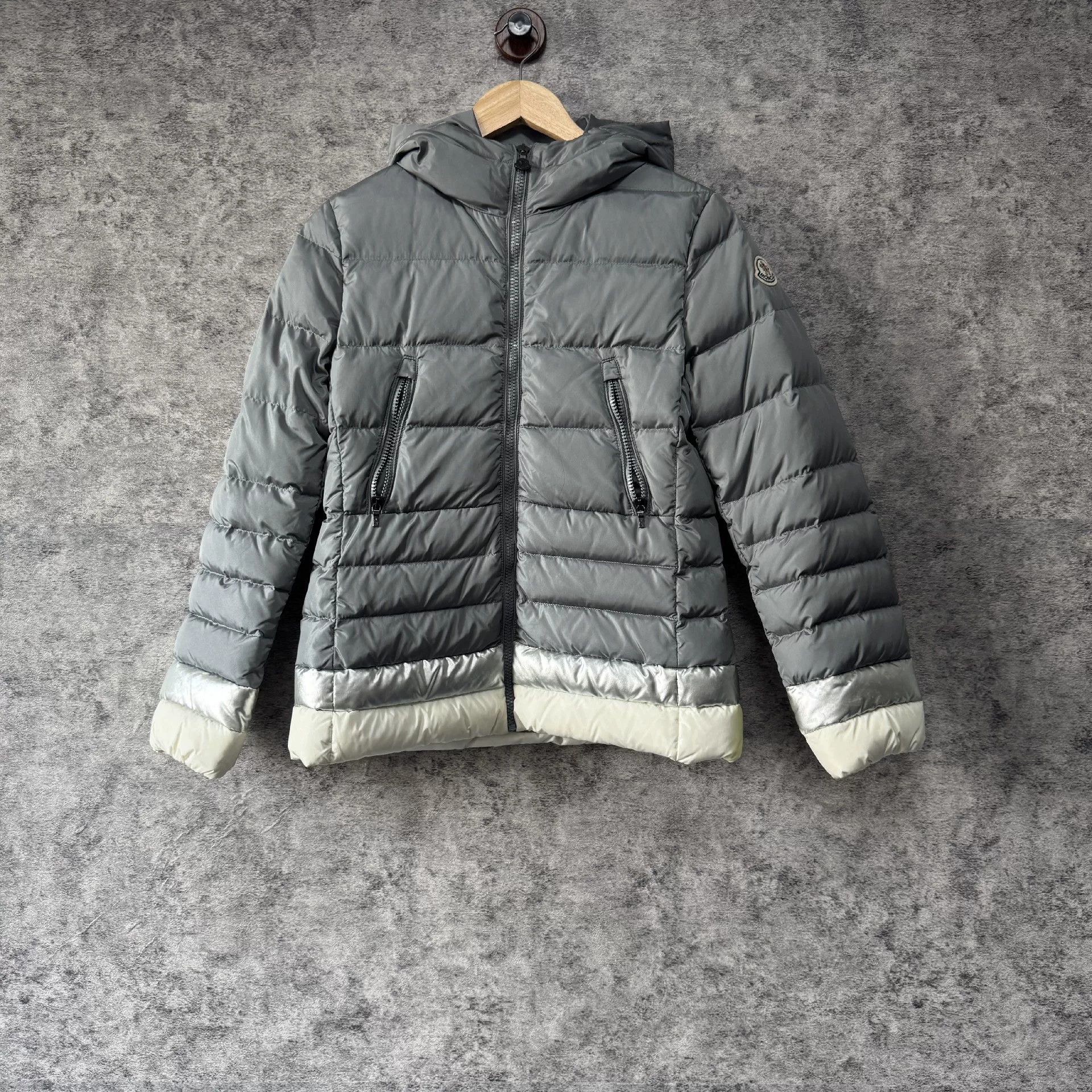 Moncler Moncler Down Multi Down Jacket M Women Size M / US 6-8 / IT 42-44 - 1 Thumbnail