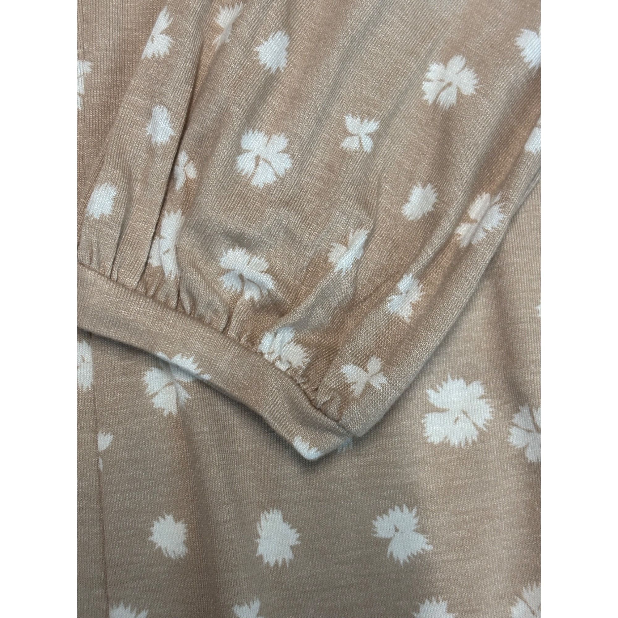 Liz Claiborne Liz Claiborne Petite Gathered Sleeve Cuffs, Rayon Top, Flora Size ONE SIZE - 13 Thumbnail