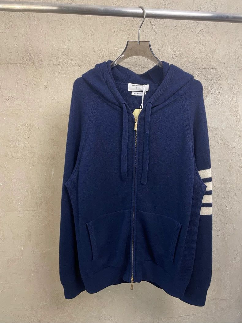 Thom Browne Thom browne Dark blue four-striped pure cashmere zipper jac Size US XL / EU 56 / 4 - 2 Thumbnail