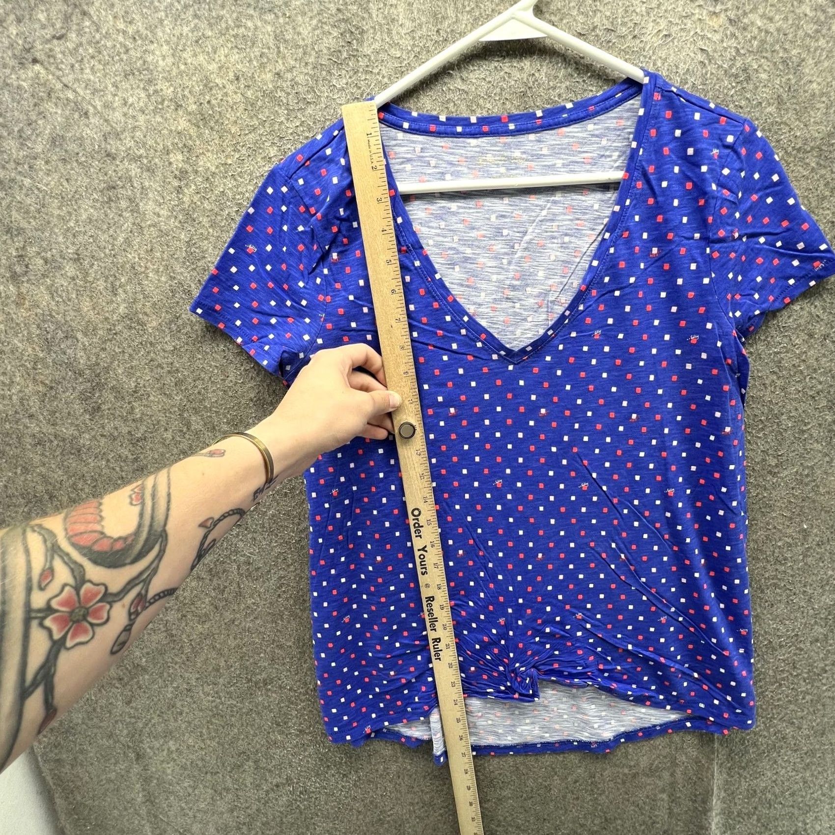 Lilly Pulitzer Lilly Pulitzer Shirt Womens Small Blue Geometric V Neck Short Sleeve Jersey Knit Size S / US 4 / IT 40 - 5 Thumbnail
