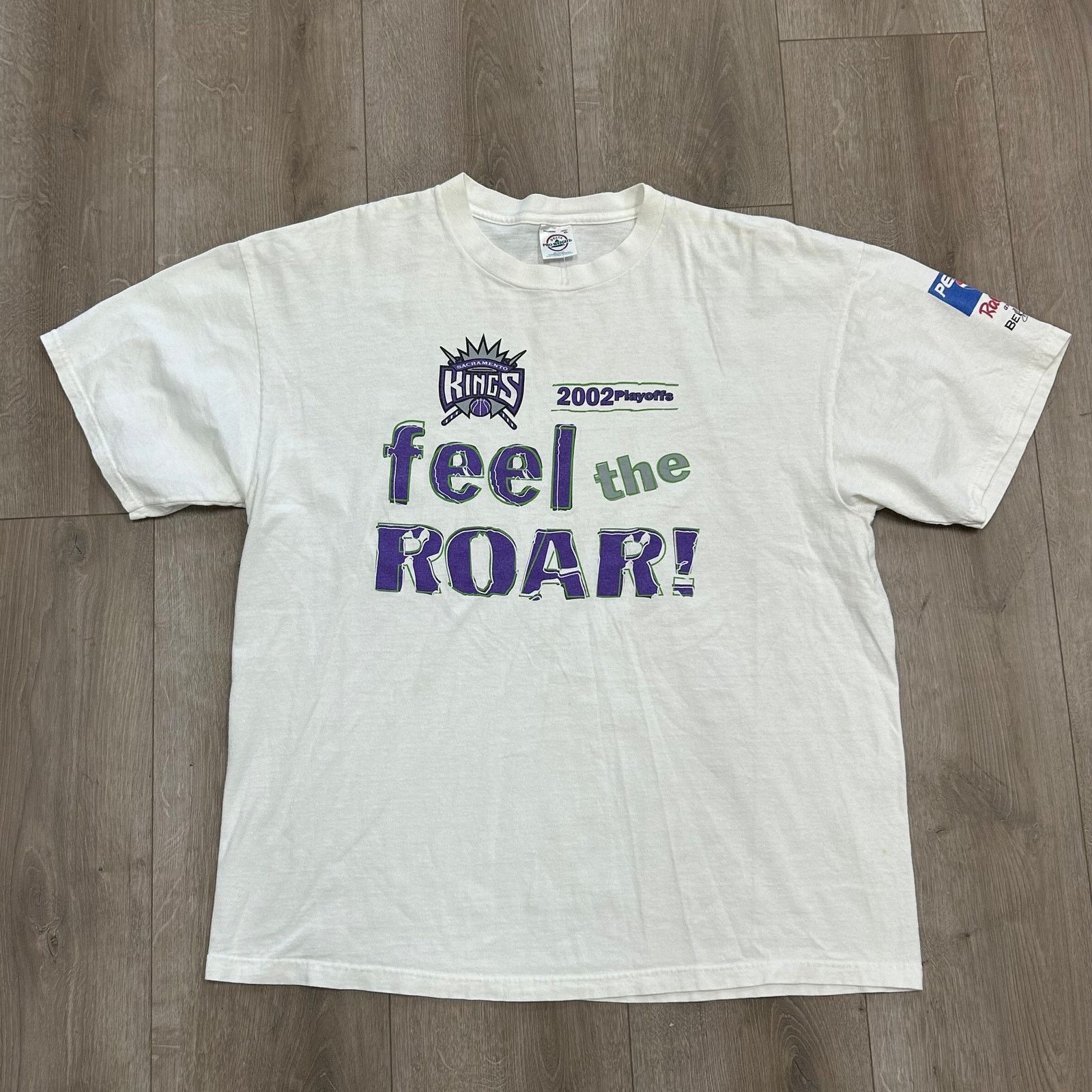 NBA Sacramento Kings 2002 Playoffs Feel the Roar T-shirt Tee XL Size US XL / EU 56 / 4 - 1 Thumbnail