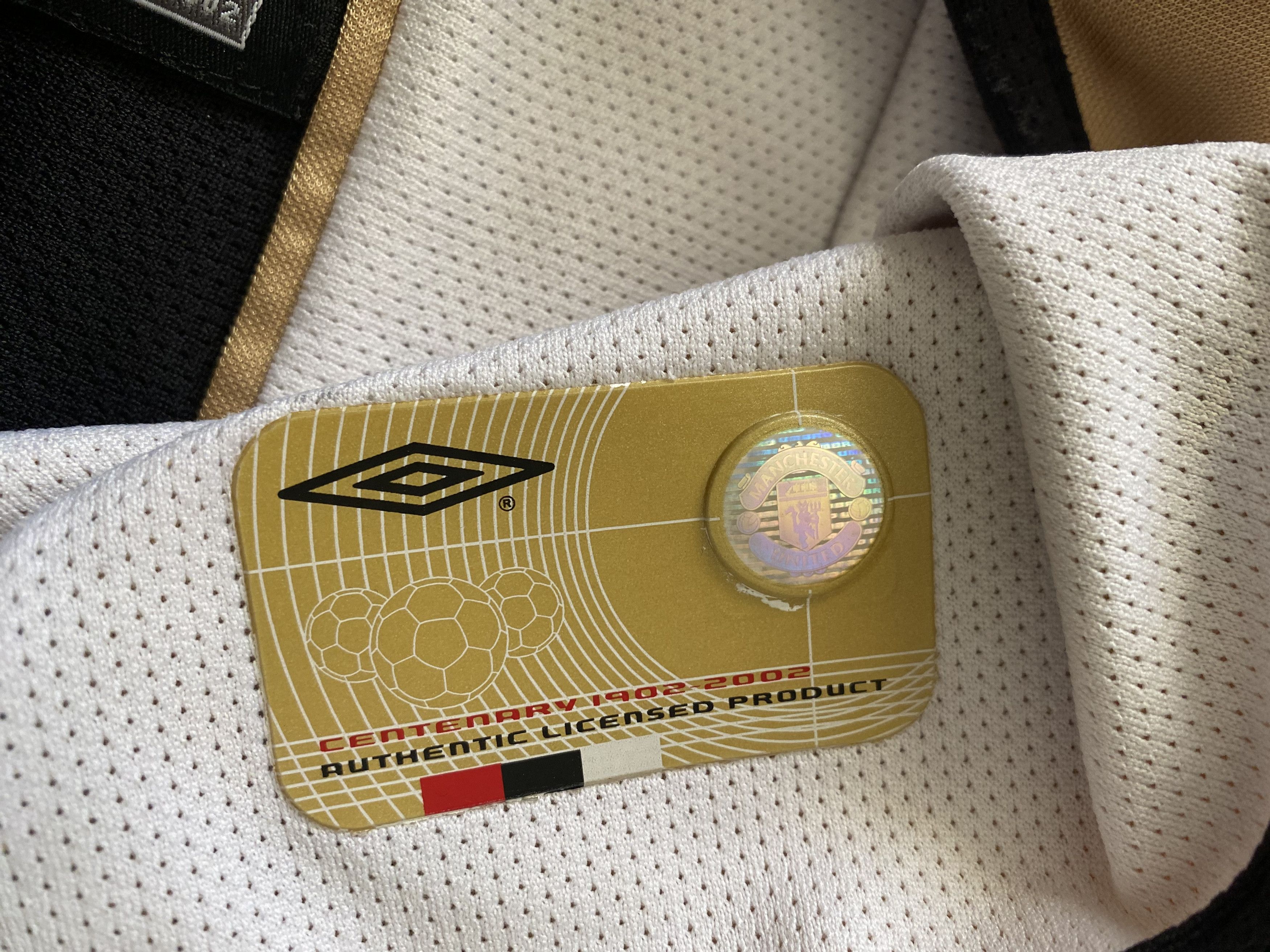 Umbro Vintage MANCHESTER UNITED 2001 - 2002 - Umbro - S - UNIQUE Size US S / EU 44-46 / 1 - 4 Thumbnail