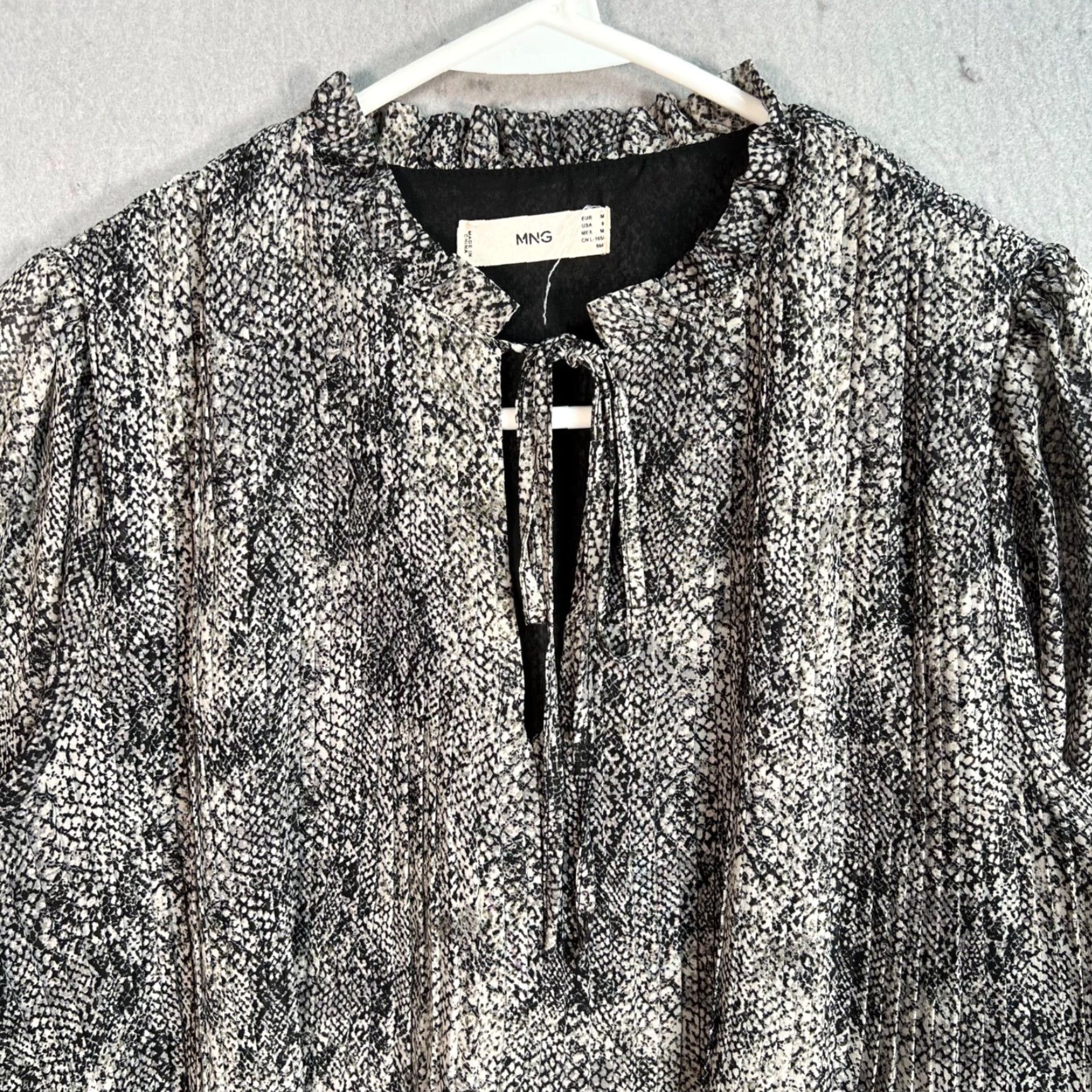 Mango Mango Blouse Women's Black & White Snake Print Long Sleeve Round Neck 6 Tie Neck Detail Size M / US 6-8 / IT 42-44 - 4 Thumbnail