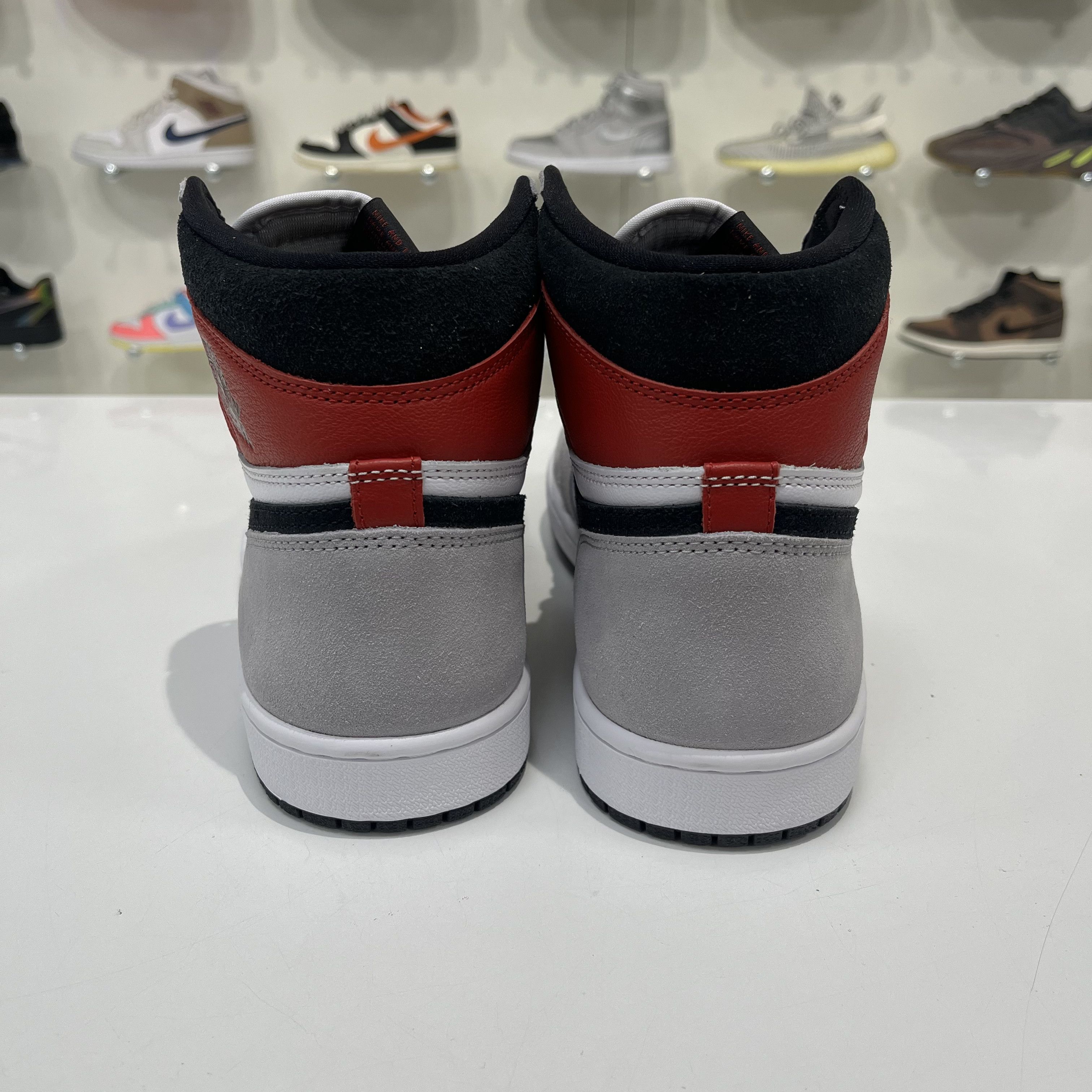 Nike Air Jordan 1 Retro High Light Smoke Grey Size US 10.5 / EU 43-44 - 3 Thumbnail