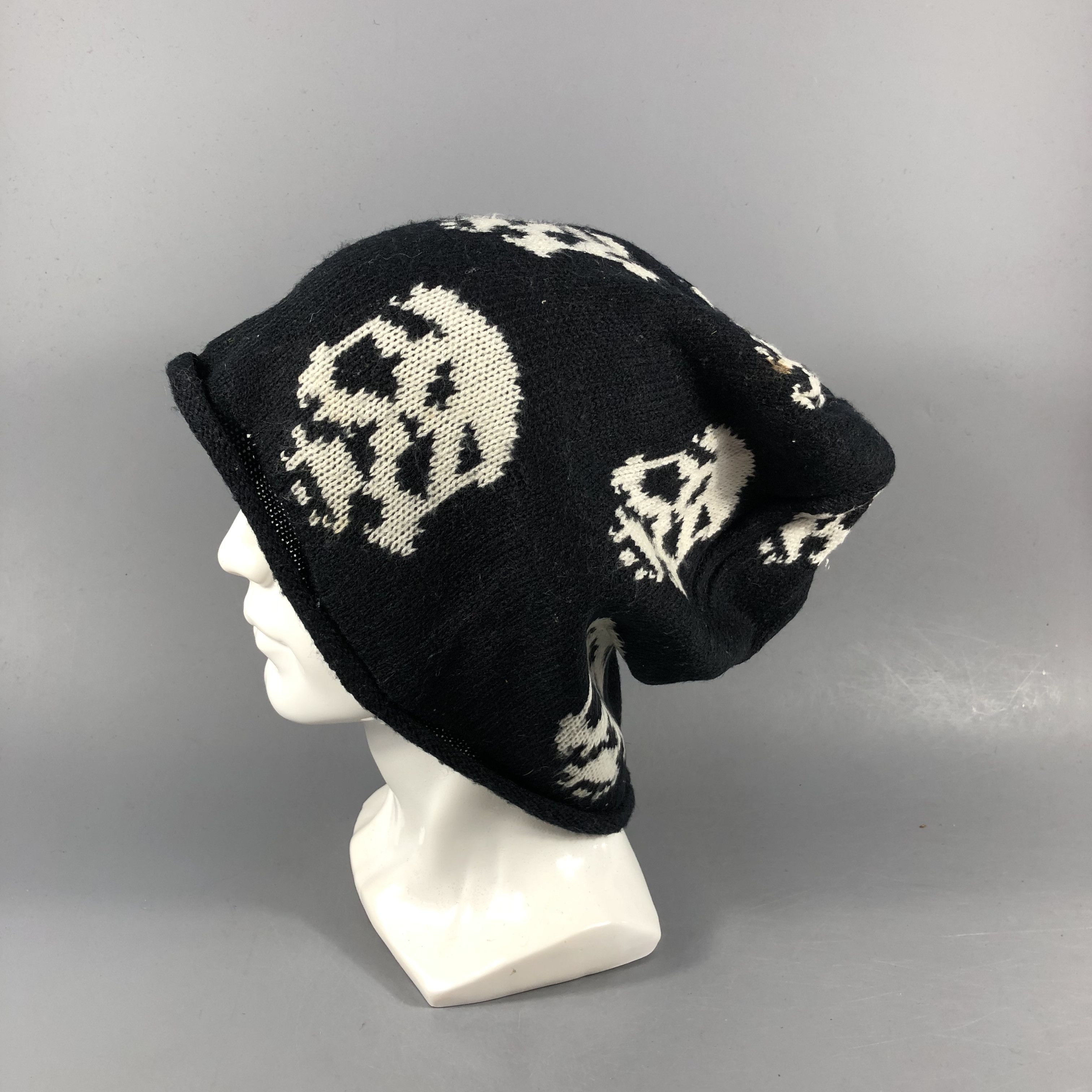 Seditionaries Unknown Skulls Beanie Snowcap Snow Hat B955 Size ONE SIZE - 1 Thumbnail