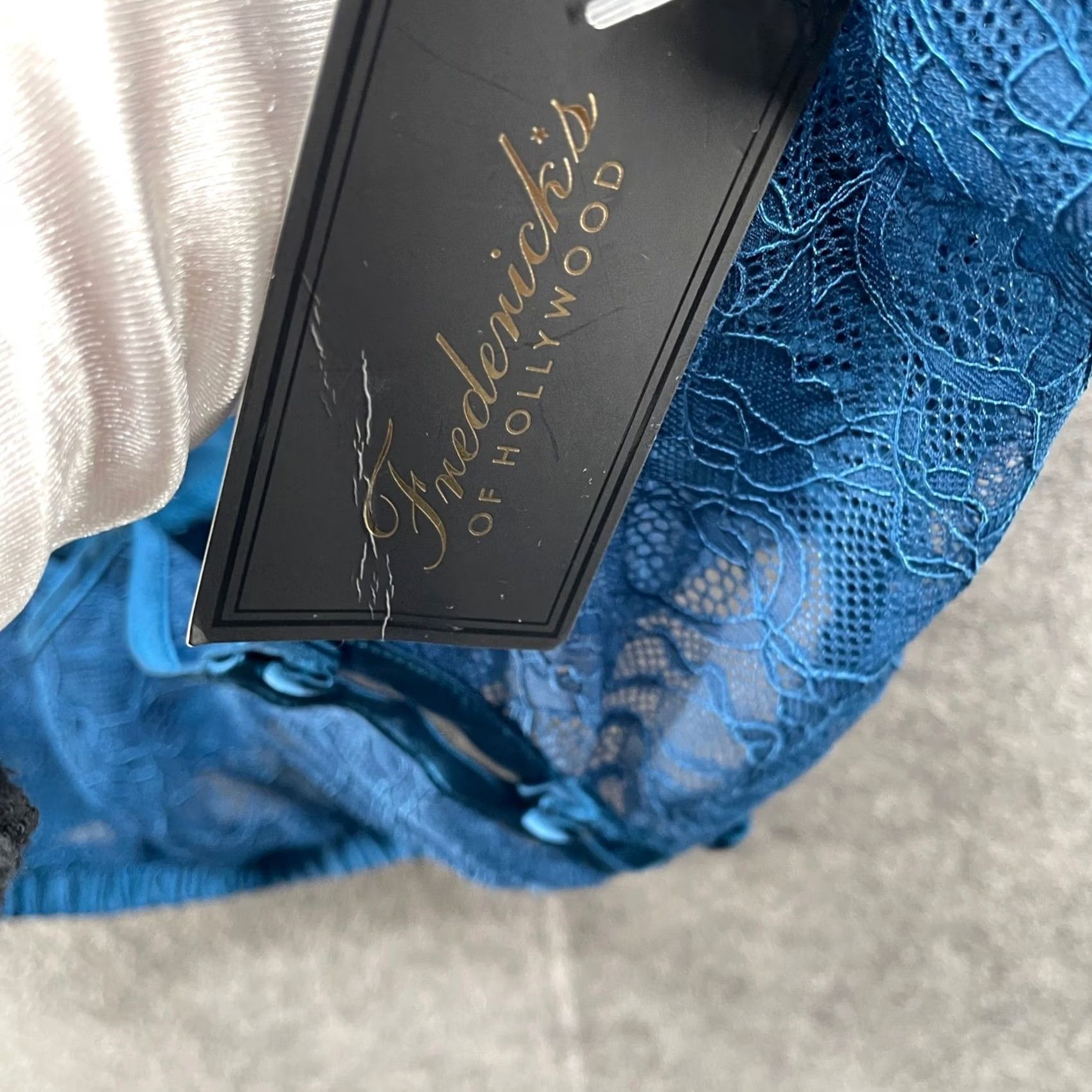 Vintage NWT Fredericks of Hollywood Delphine Bralette Womens 1X Blue Satin Lace Cami Size ONE SIZE - 8 Thumbnail