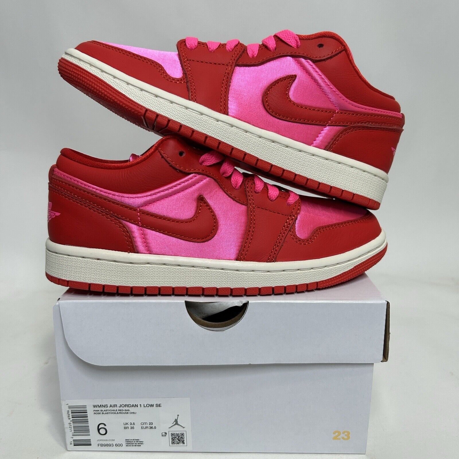 Nike Nike Air Jordan 1 Low SE “Pink Blast/Valentine’s Day” 2024 Size US 6 / IT 36 - 1 Thumbnail