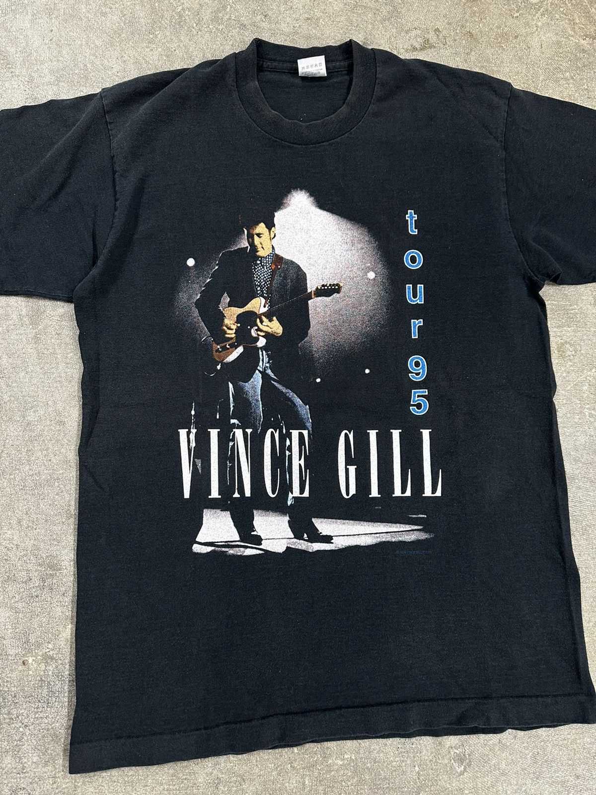 Vintage Vintage 90s Vince Gill Tour 95 Concert Band T-Shirt Size US L / EU 52-54 / 3 - 3 Thumbnail