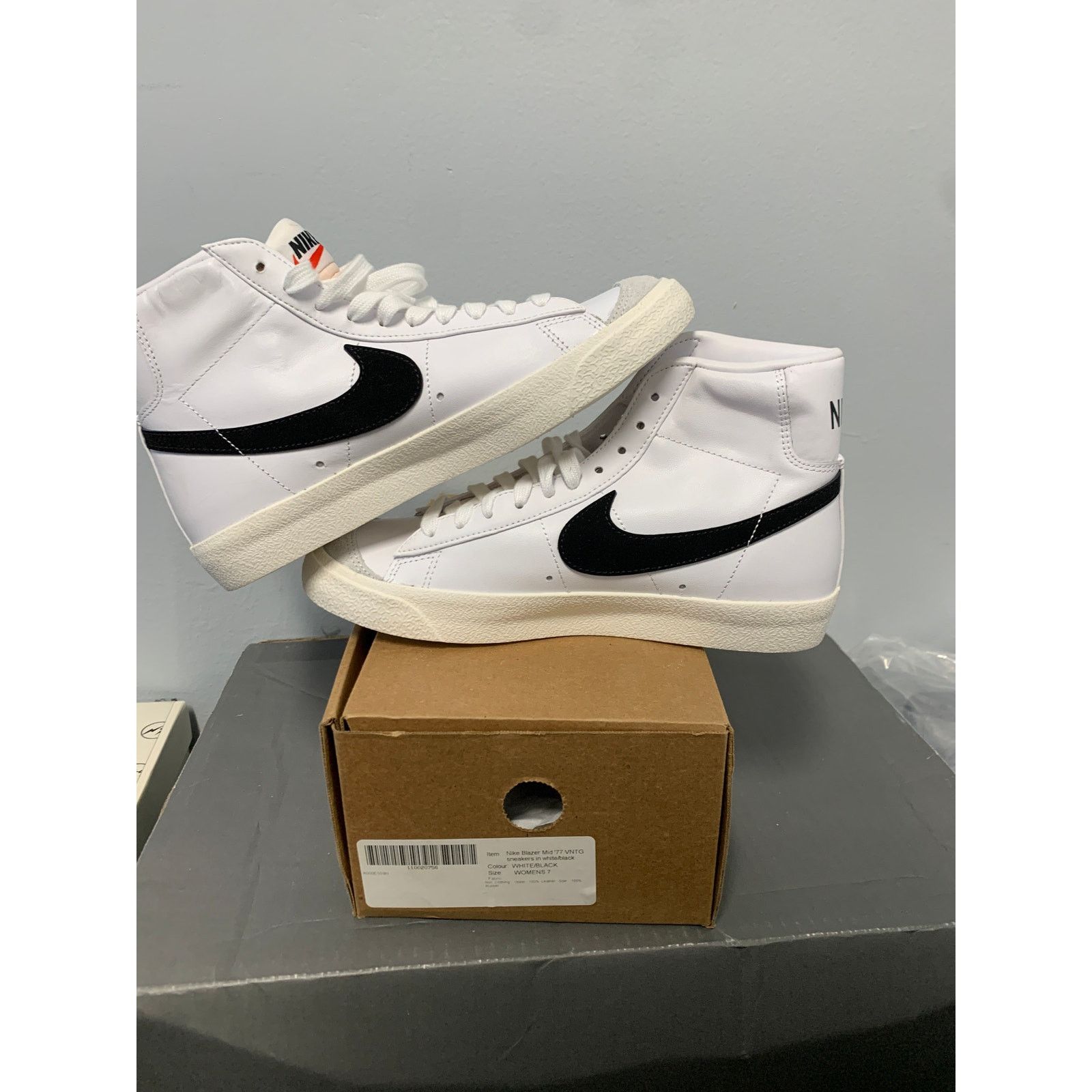 Nike Nike Blazer Mid 77 White Black Women's 7 SHIPS NOW Size US 7 / IT 37 - 5 Thumbnail
