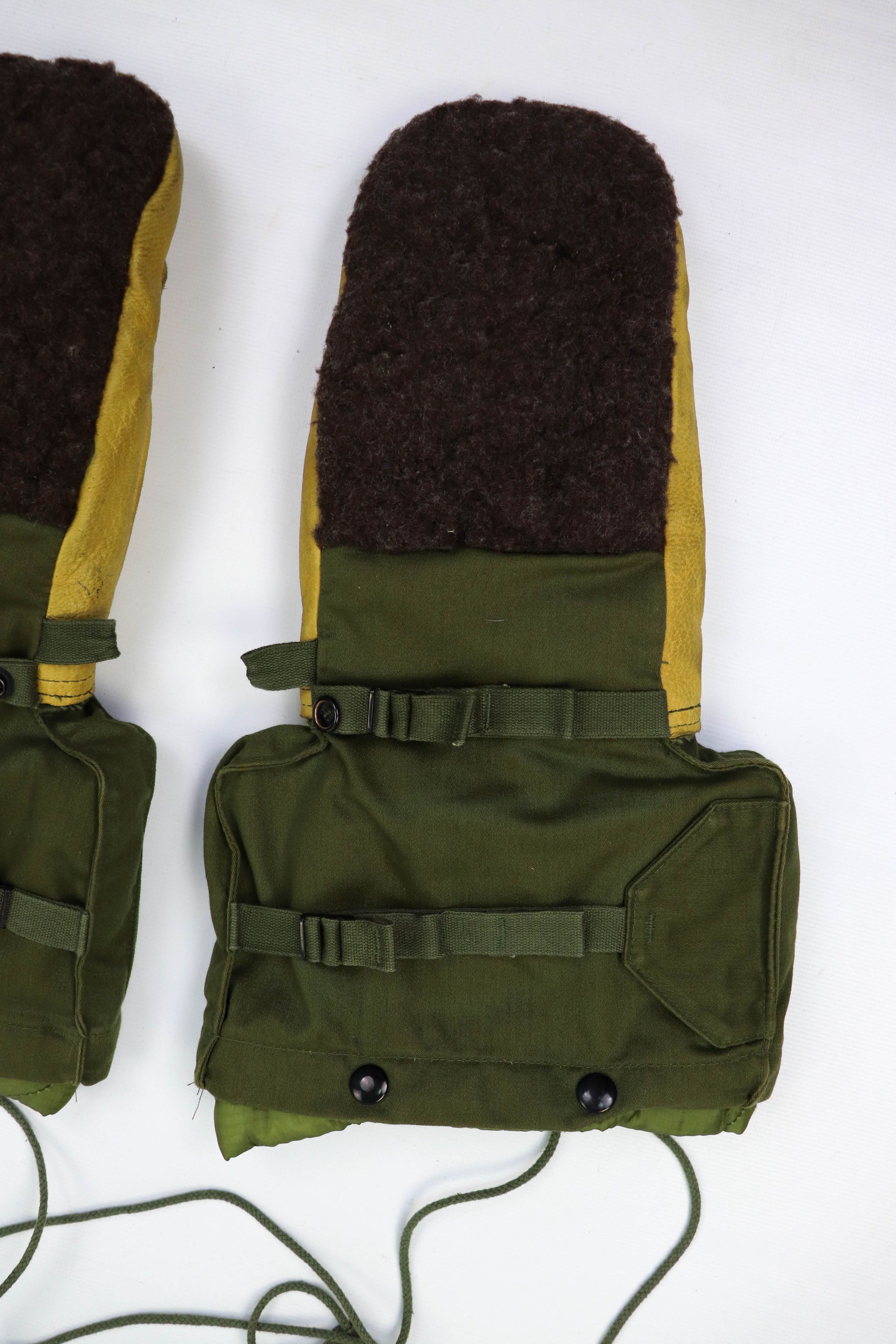 Vintage Vintage Mitten Set Arctic Extreme Cold Weather Khaki Gloves Size ONE SIZE - 13 Thumbnail