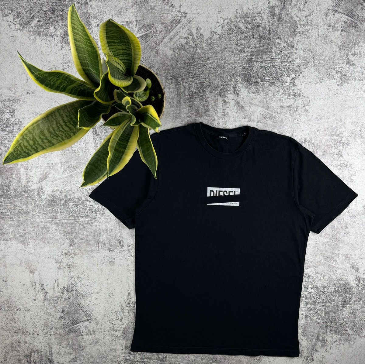 Diesel Diesel Center Logo Black Large Men’s Rap Merch Jersey Hip Hop USA Tee T Shirt Size US L / EU 52-54 / 3 - 1 Thumbnail