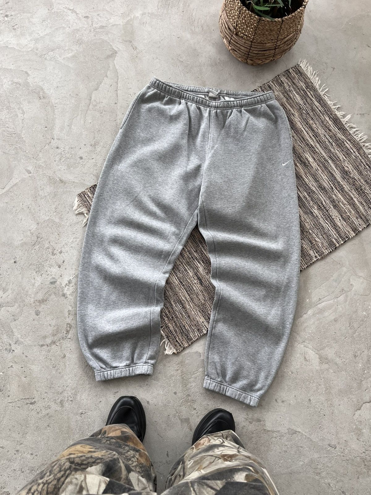 Nike 00s Vintage Nike Grey Sportswear Baggy Sweatpants Y2K Size US 38 / EU 54 - 1 Thumbnail