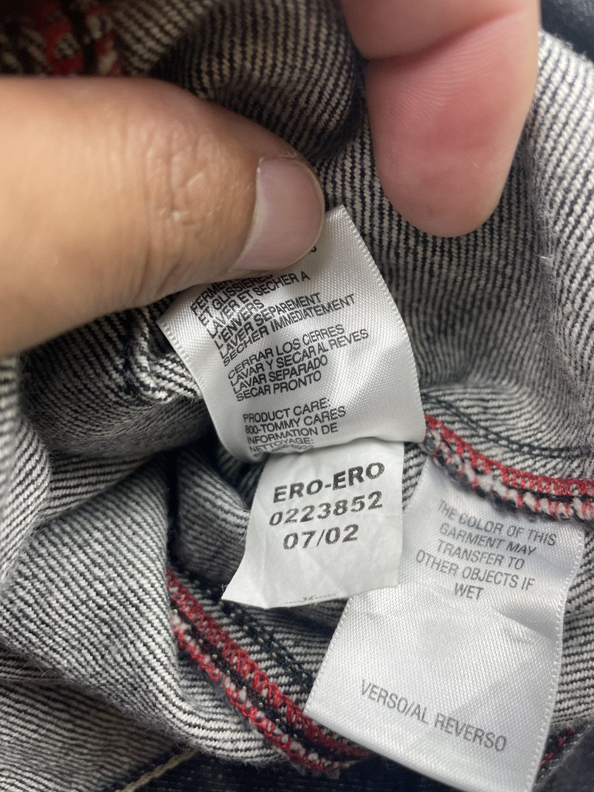 Tommy Hilfiger Tommy Hilfiger Cropped Denim Jacket Featuring Branded Button Size M / US 6-8 / IT 42-44 - 10 Thumbnail