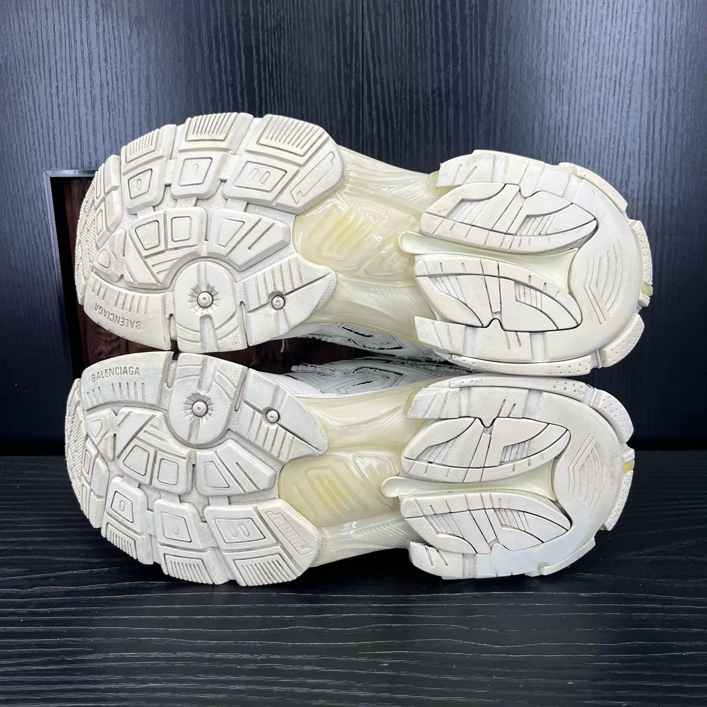 Balenciaga Balenciaga Runner White 42 Side Sponge Wear Size US 9 / EU 42 - 5 Thumbnail