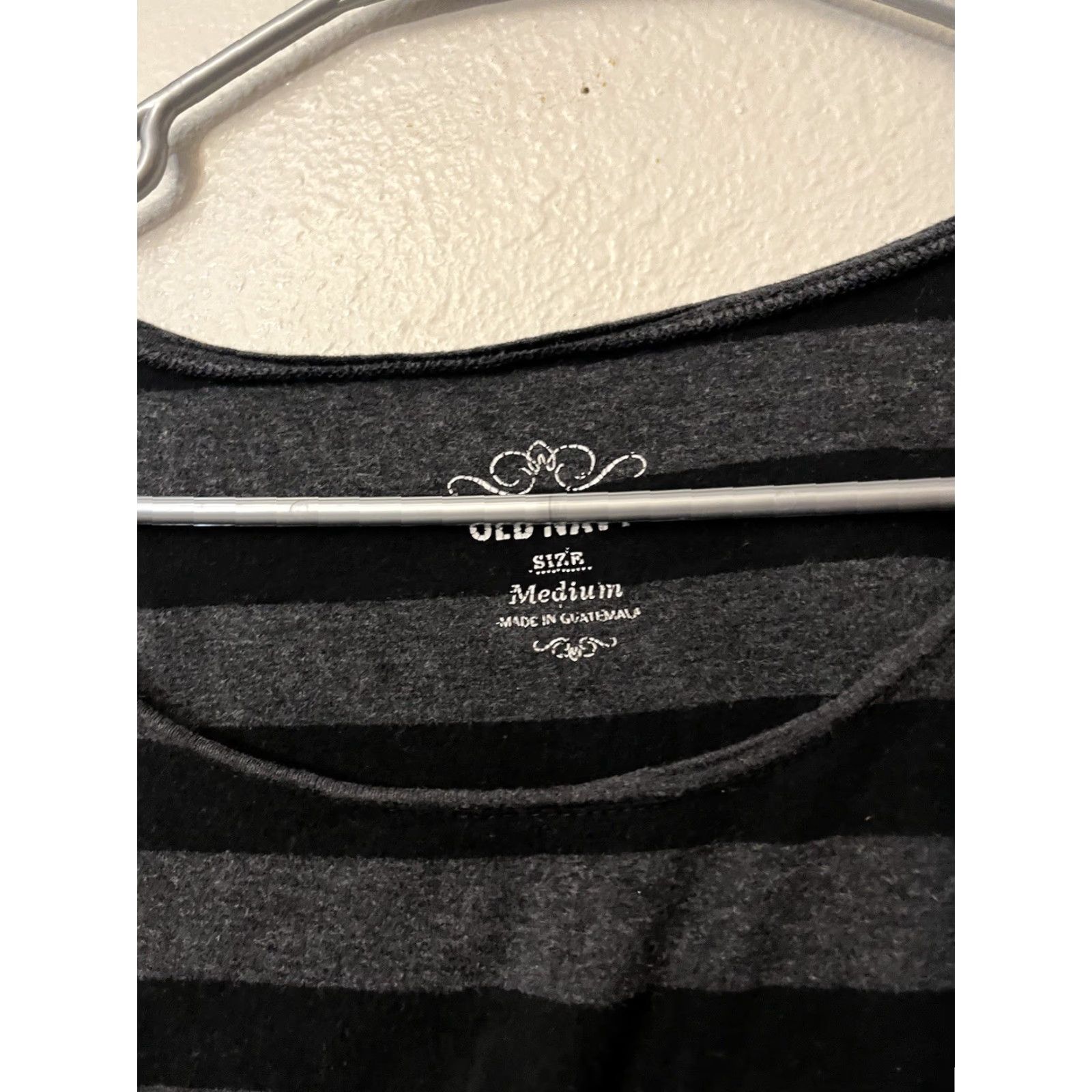 Old Navy Old Navy T-Shirt Women's Medium Black Gray Striped Short Sleeve Crew Neck Tee Size M / US 6-8 / IT 42-44 - 2 Thumbnail