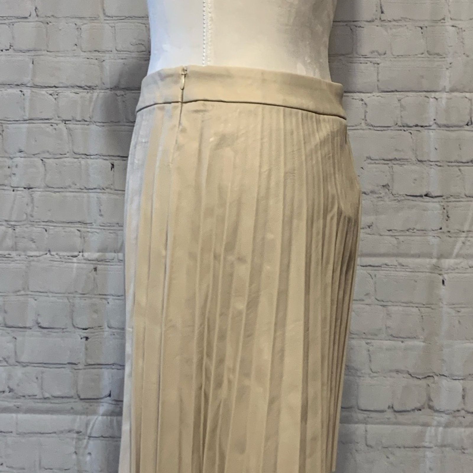 BB Dakota BB DAKOTA BY STEVE MADDEN FAUX LEATHER PLEATED A-LINE SKIRT Size 28" / US 6 / IT 42 - 3 Thumbnail