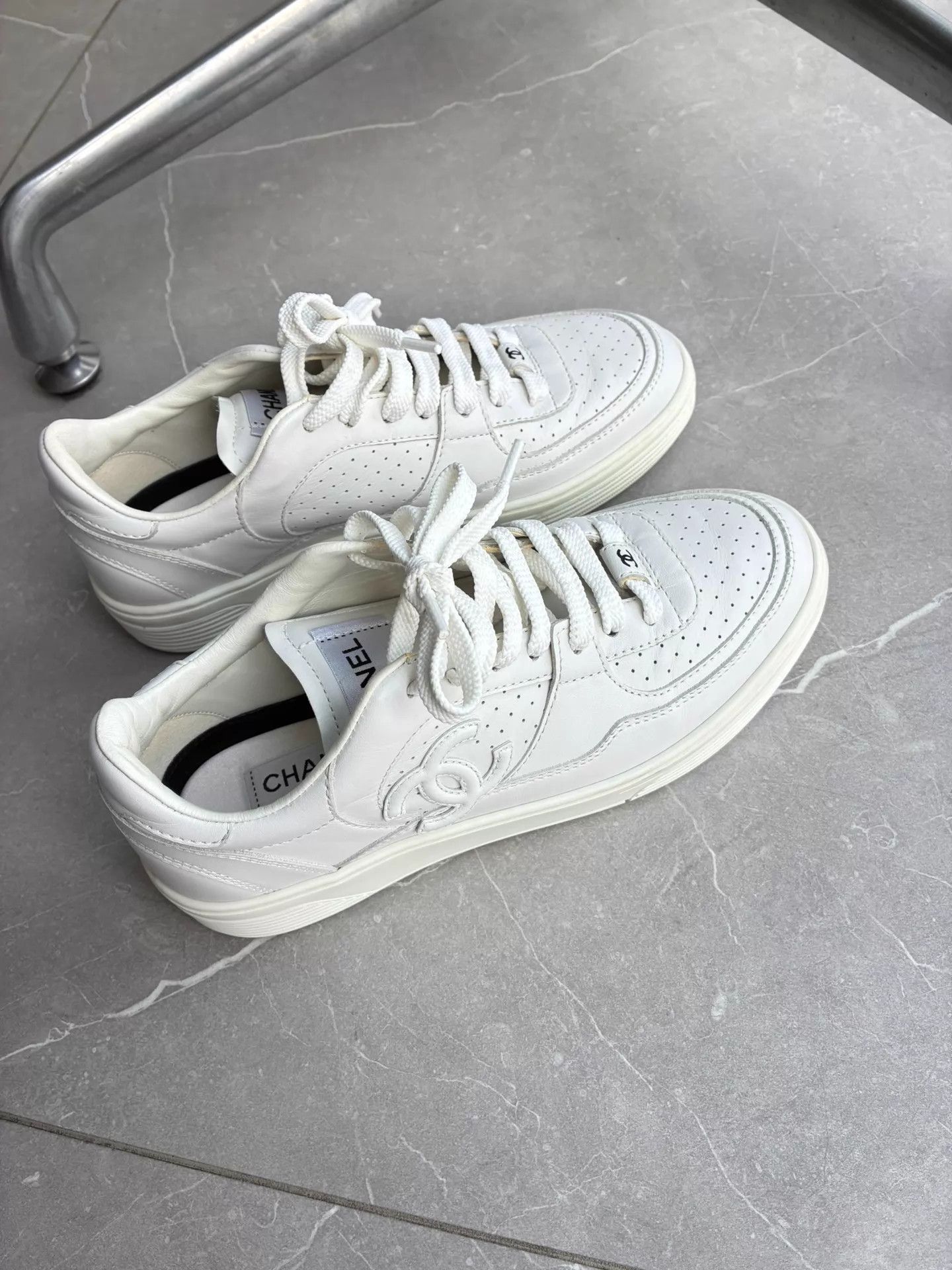 Chanel Chanel 23A White Leather Sneaker 36.5 Size US 6 / IT 36 - 4 Thumbnail