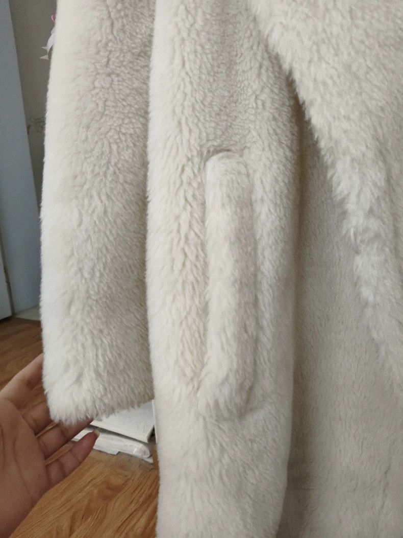 Max Mara Max Mara Teddy White Mid-Length Size XS / US 0-2 / IT 36-38 - 2 Thumbnail