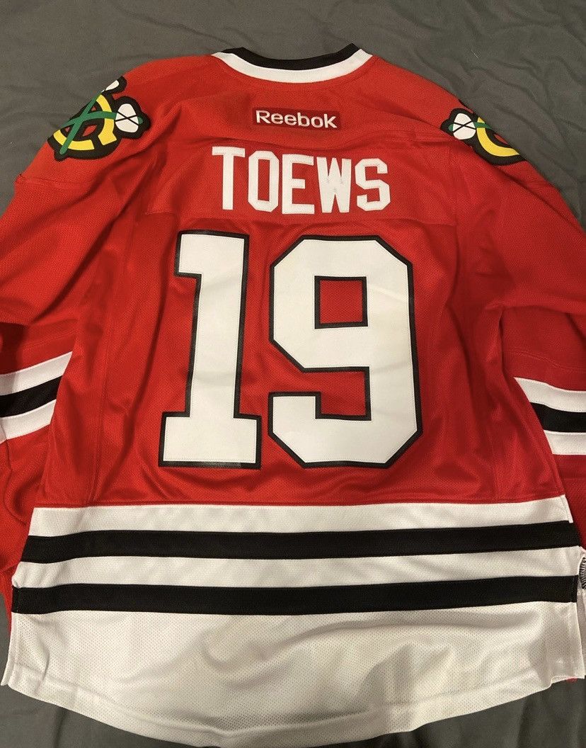 Reebok Jonathan Toews Blackhawks Jersey Size US S / EU 44-46 / 1 - 2 Thumbnail