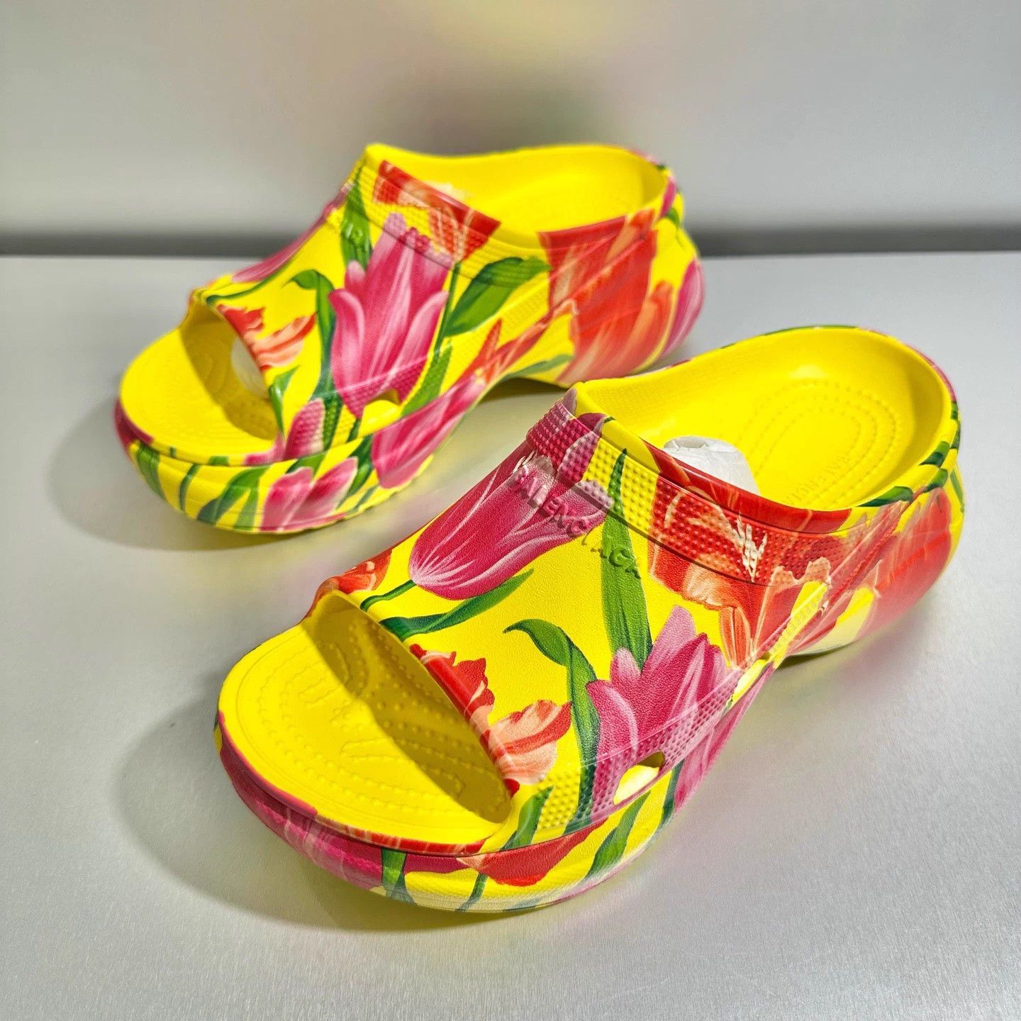 Balenciaga Balenciaga Crocs Slide 38 New with Box & Accs Size US 7 / IT 37 - 1 Thumbnail