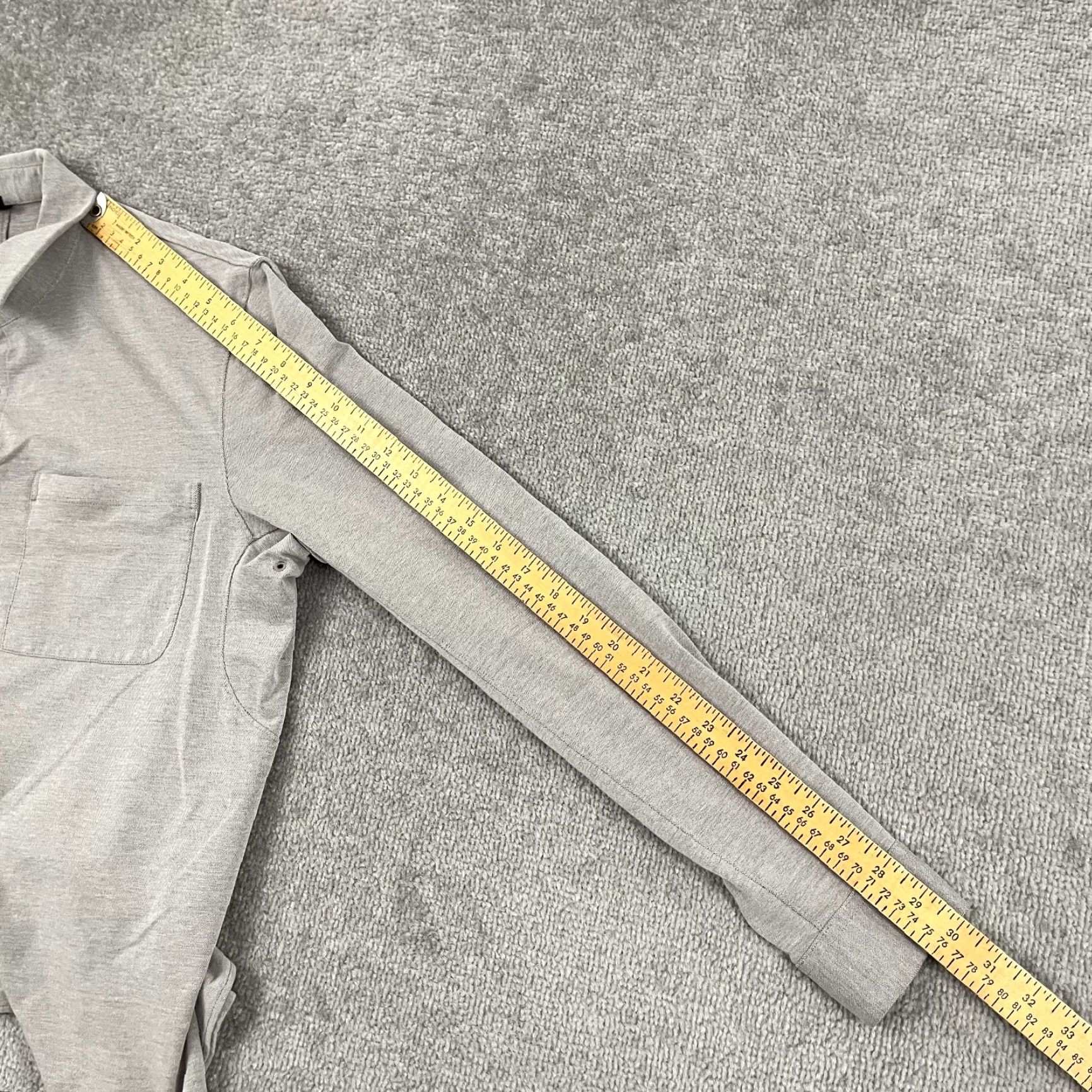 Lululemon Lululemon Button Up Shirt Mens Medium Gray Work Office Travel Casual Size US M / EU 48-50 / 2 - 7 Thumbnail