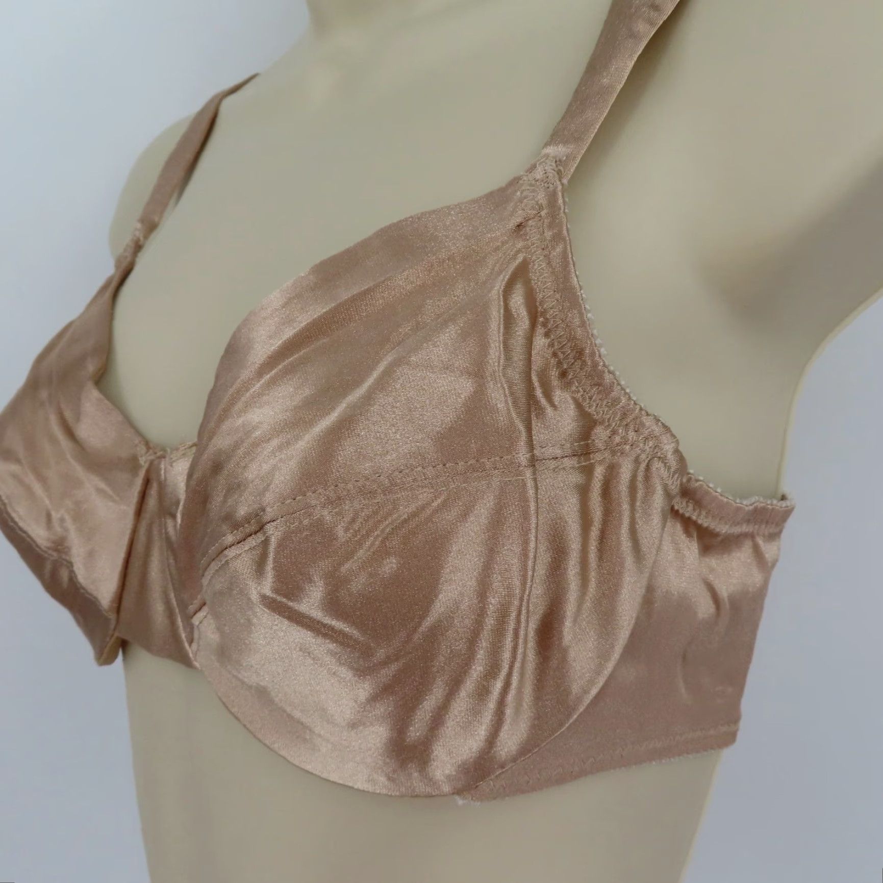 Vintage VINTAGE Bestform Fascination 34C 6662 Beige Shiny Satin Underwire Wide Strap Bra VTG Size ONE SIZE - 4 Thumbnail