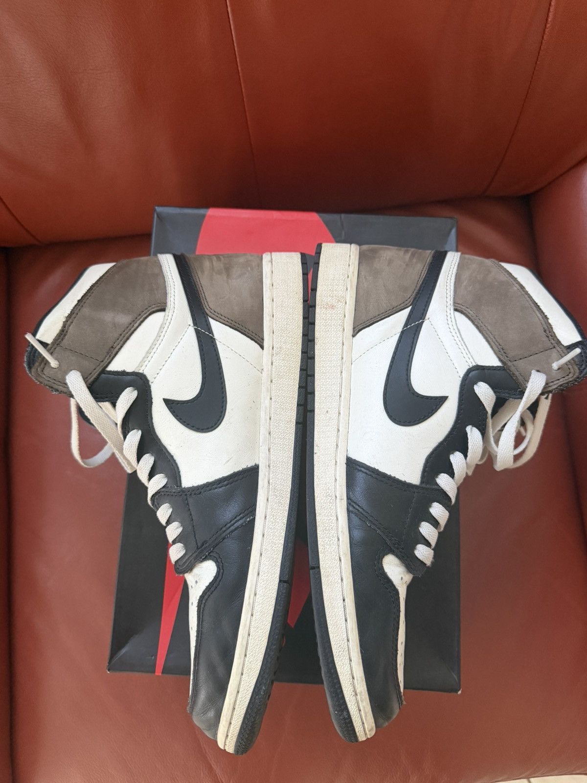 Jordan Brand Jordan 1 Mocha Size US 11.5 / EU 44-45 - 2 Thumbnail