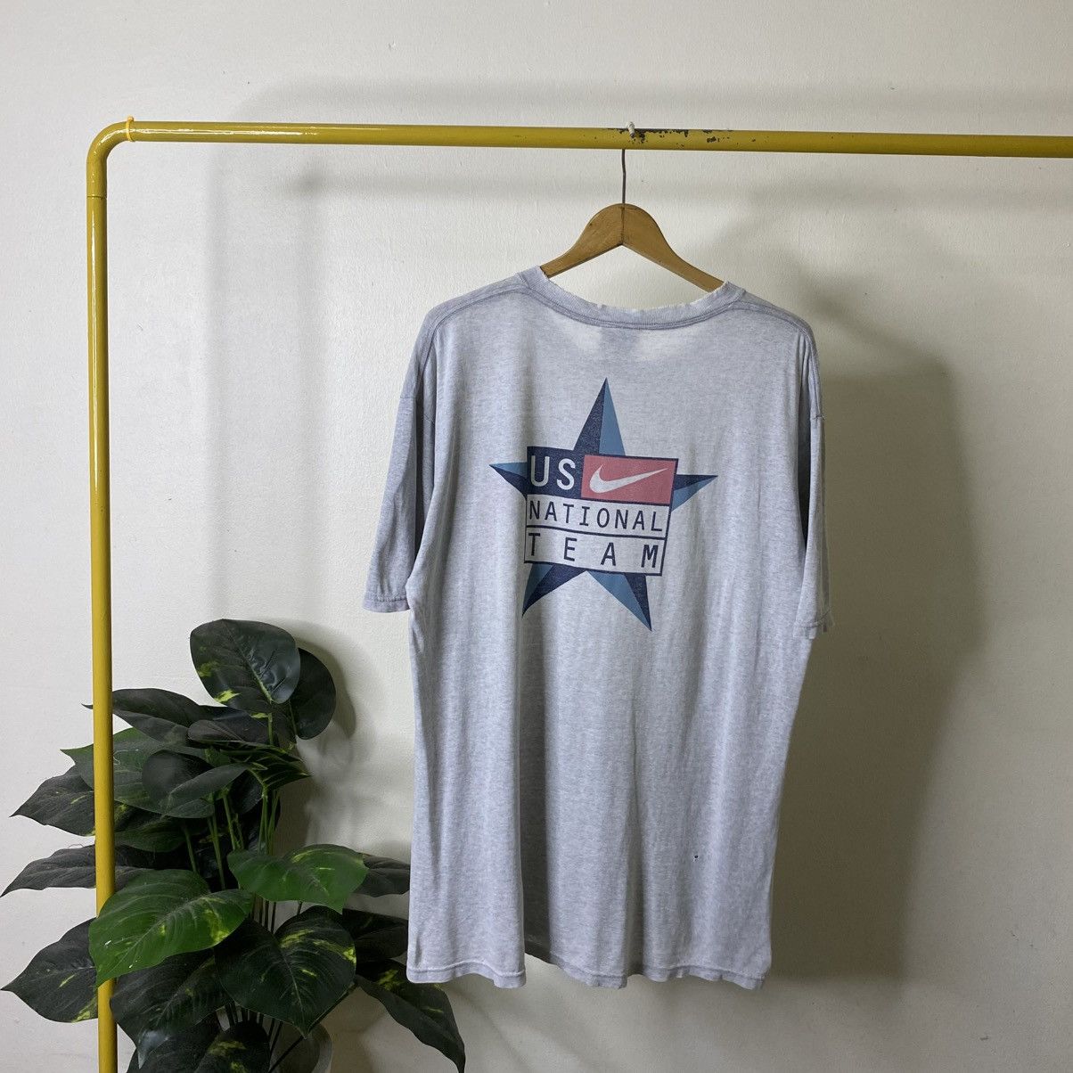 Nike 1990s Nike US National Team Distressed T Shirt Size US L / EU 52-54 / 3 - 1 Thumbnail
