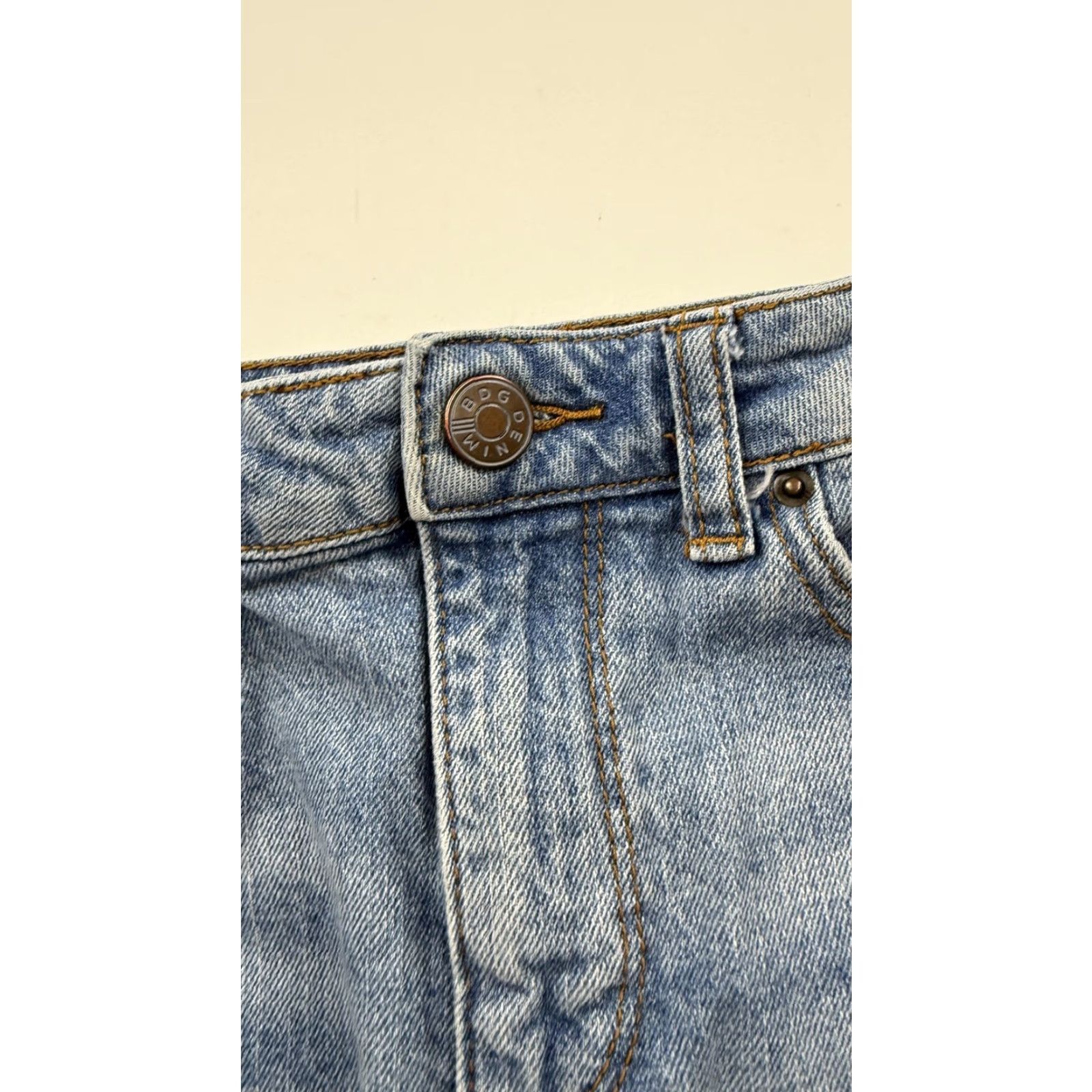 Urban Outfitters BDG Urban Outfitters Denim Skirt Womens XS Light Wash Frayed Raw Hem Mini A-Line Size 26" / US 2 / IT 38 - 3 Thumbnail