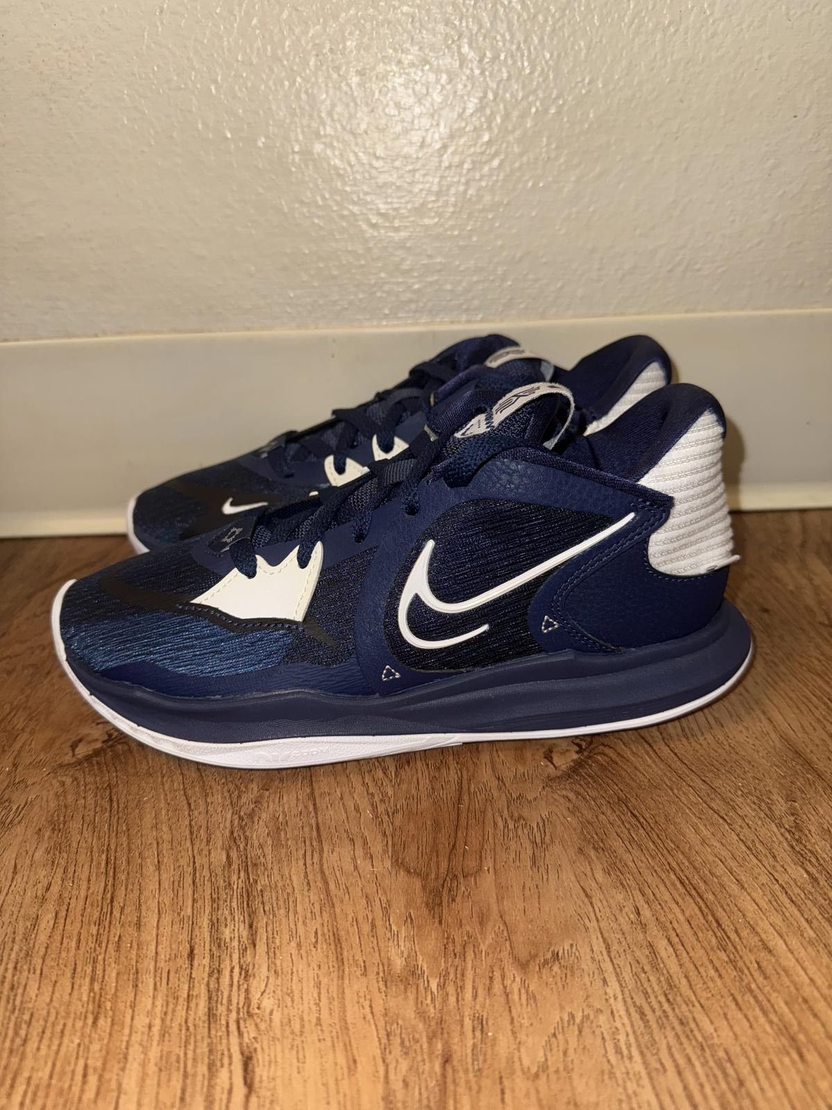 Nike Nike Kyrie 5 Low TB Midnight Navy Size US 5 / EU 37 - 5 Thumbnail