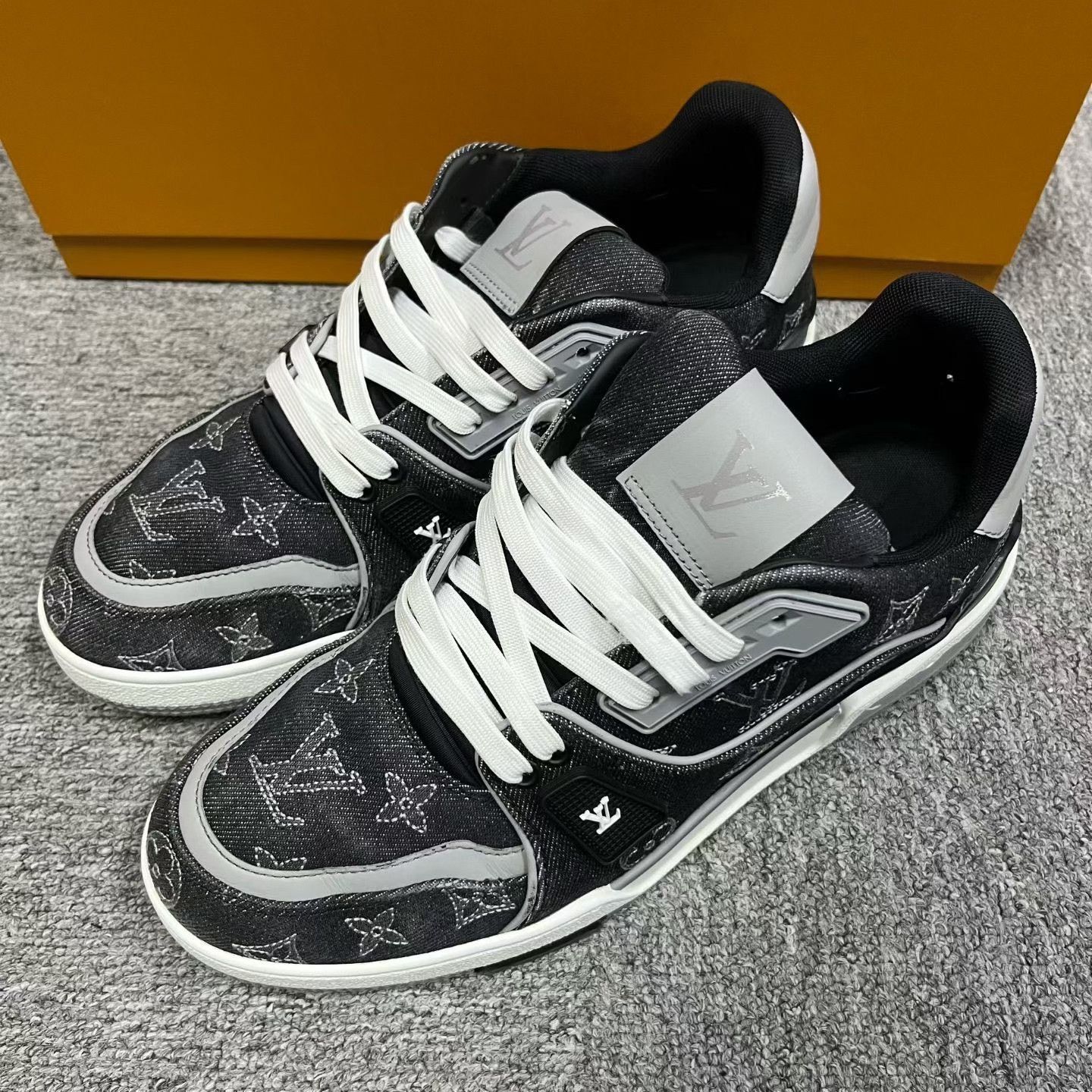 Louis Vuitton Louis Vuitton Leather Embroidered Black Lowtop Sneakers Men Size US 8 / EU 41 - 1 Thumbnail