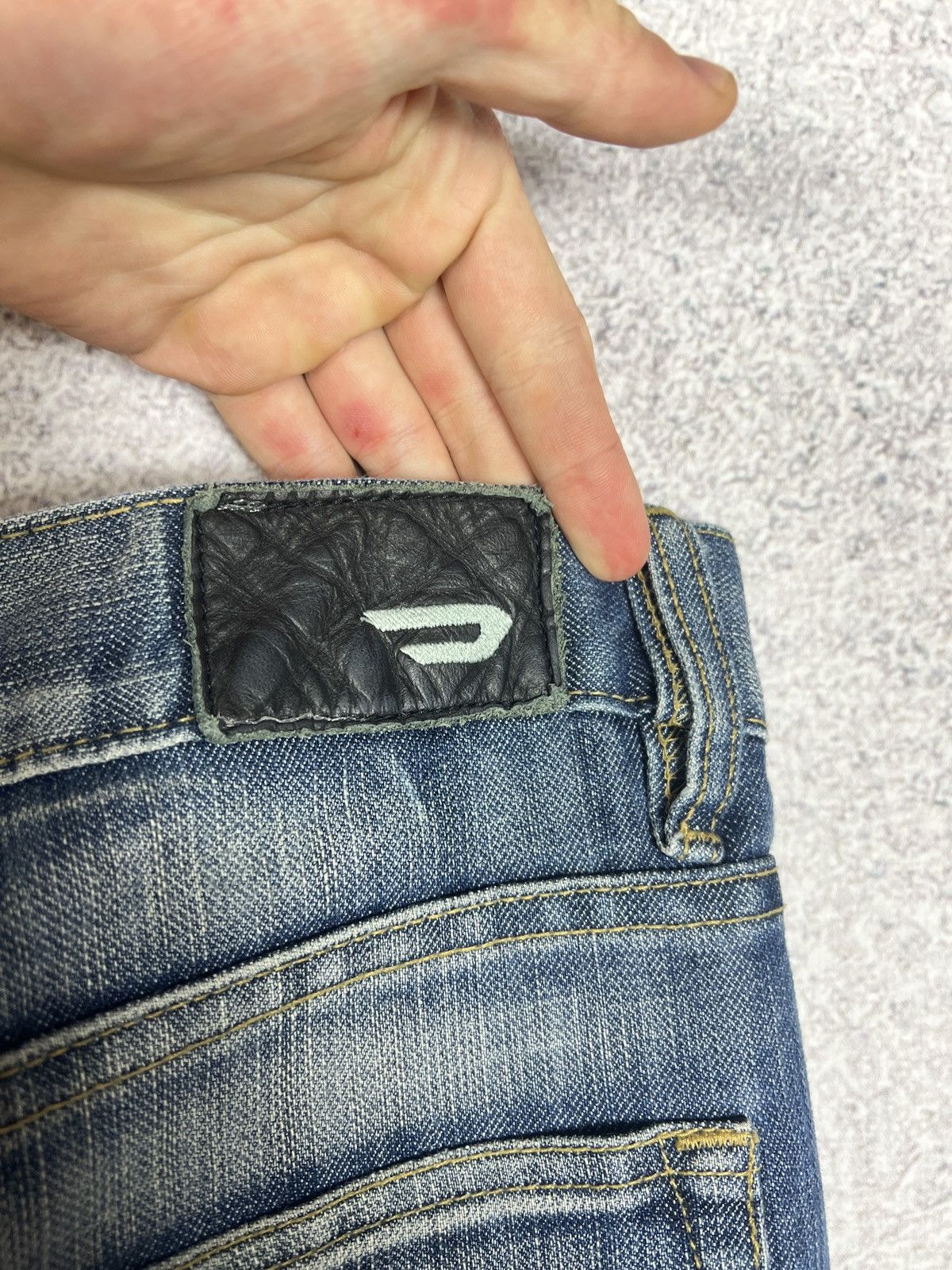 Diesel Vintage Diesel Embroidered Logo Distressed Faded Jeans Y2k Size US 32 / EU 48 - 11 Thumbnail