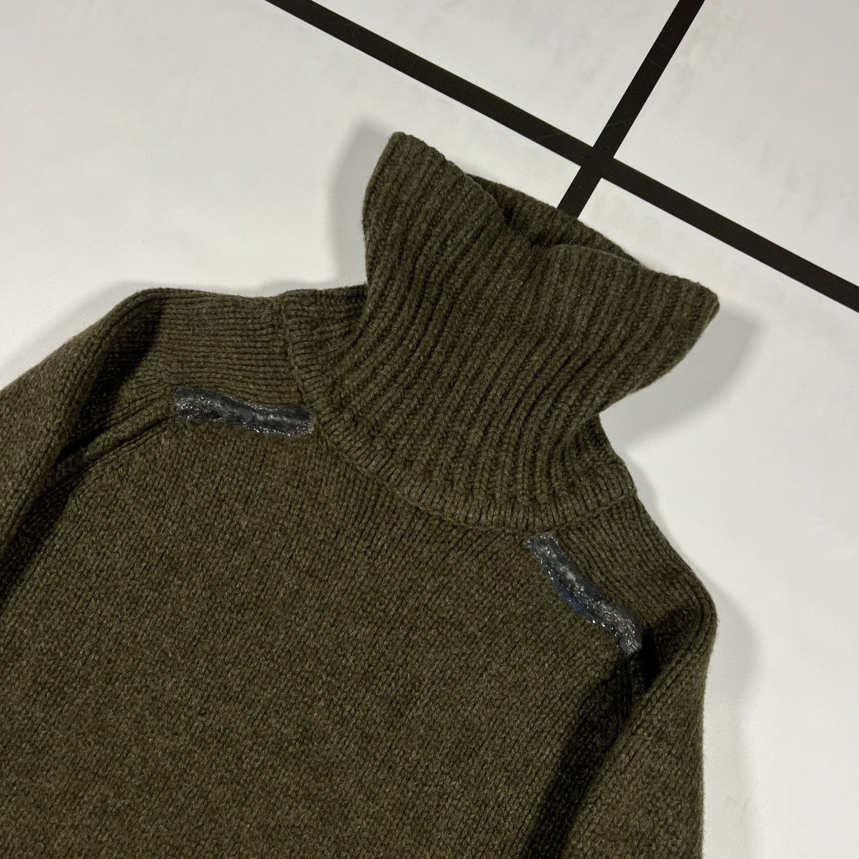 Final Home |[ 2000’s Final Home Wool Turtleneck With Glue/Silicone ]| Size US S / EU 44-46 / 1 - 3 Thumbnail