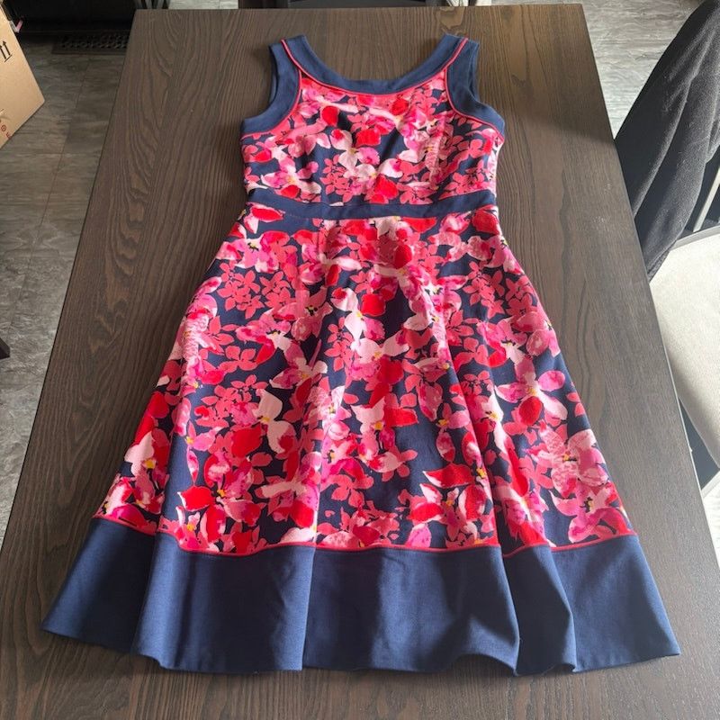 Lands' End Lands End Green Navy Floral Colorblock Dress Sz 8 Preppy Size M / US 6-8 / IT 42-44 - 1 Thumbnail