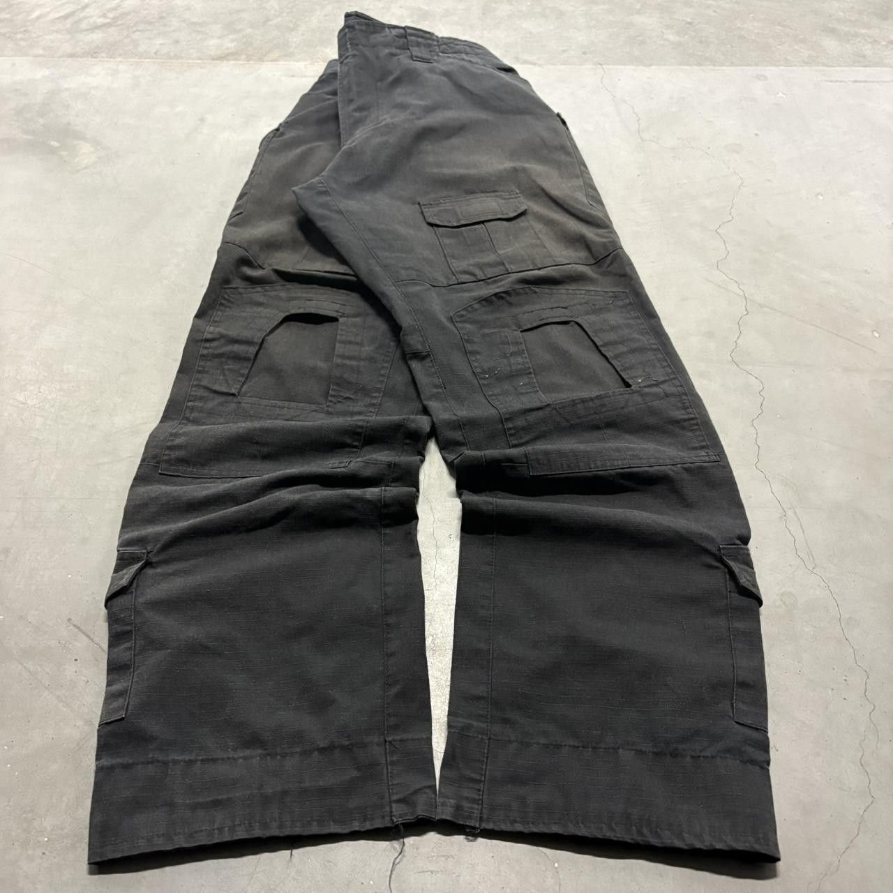 Vintage Crazy Vintage Y2K/2000s Baggy Black Streetwear Style Skater Cargo Tactical Pants! Size US 36 / EU 52 - 3 Thumbnail