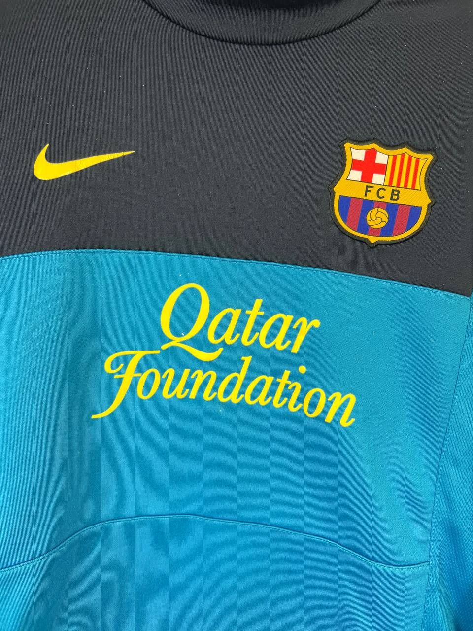 Nike FC BARCELONA 2012 2013 TRAINING TOP QATAR FOUNDATION NIKE Size US M / EU 48-50 / 2 - 4 Thumbnail