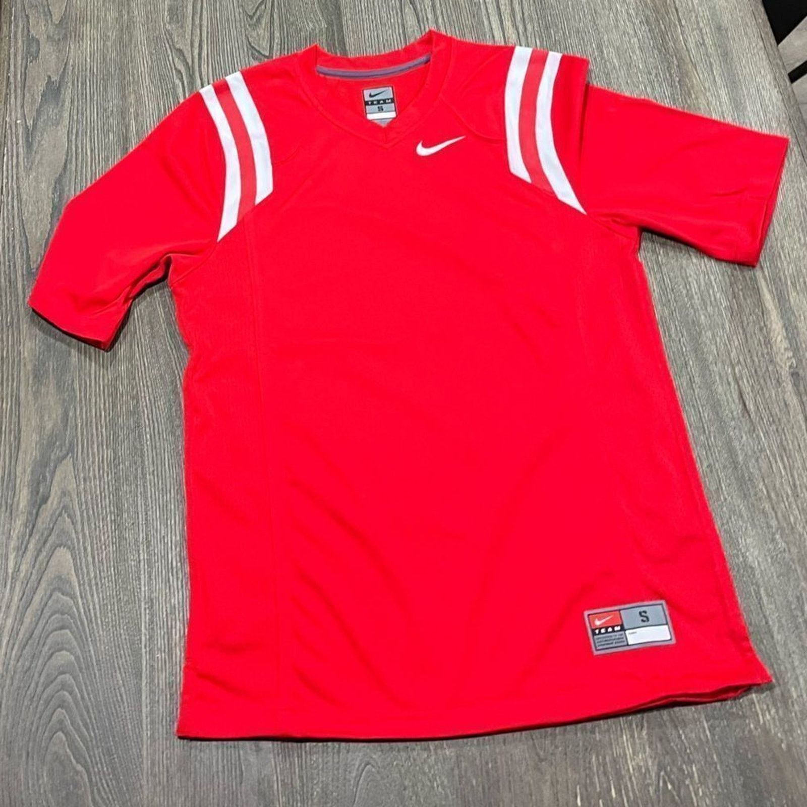 Nike NWOT Nike Team Jersey Short Sleeve V-Neck Swoosh Logo Red S Size US S / EU 44-46 / 1 - 1 Thumbnail