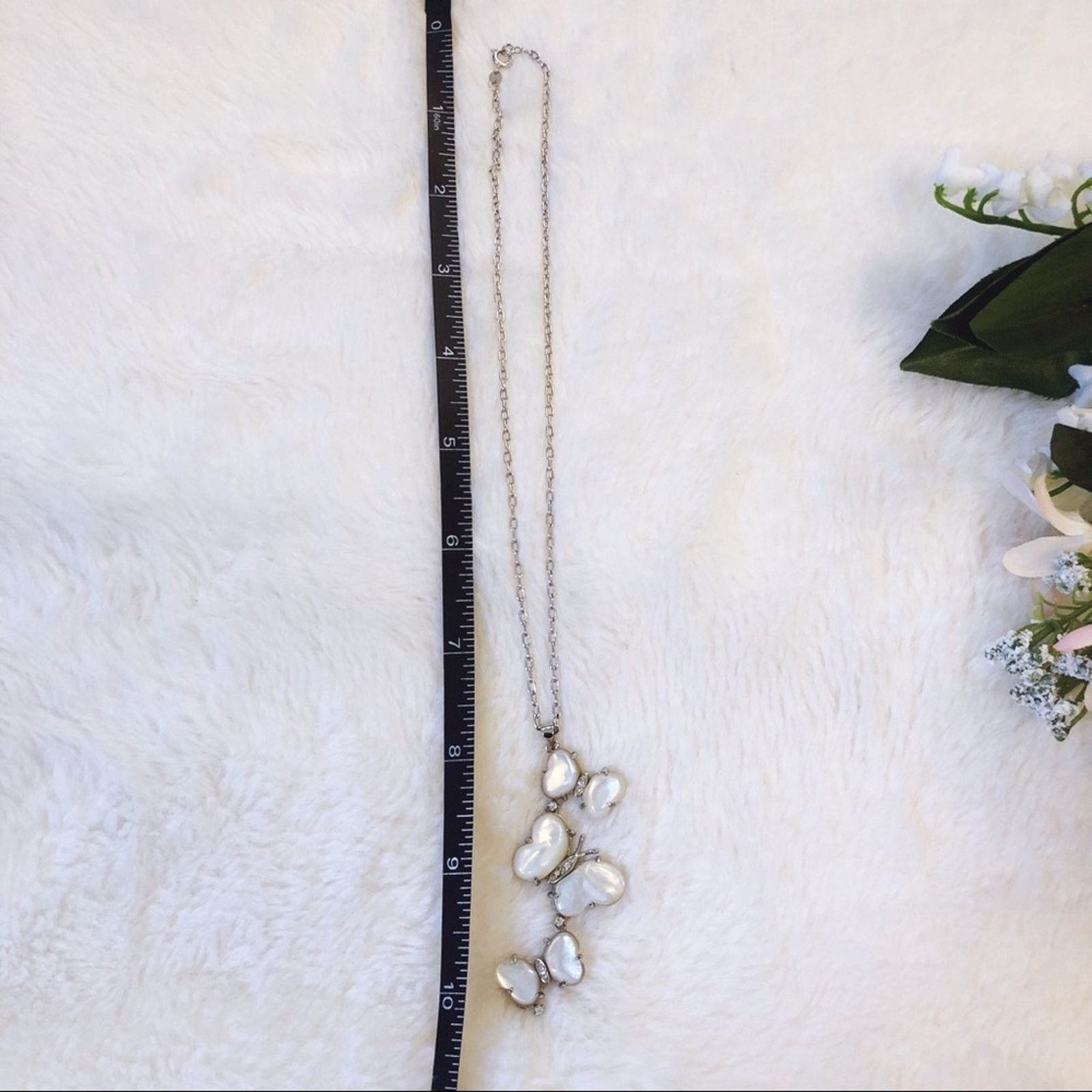 Other Silver Mother-of-Pearl Multi-Butterfly Pendant Necklace Size ONE SIZE - 9 Thumbnail