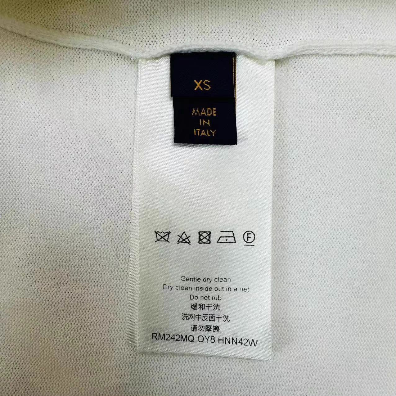 Louis Vuitton LV Pin-embroidered Logo T-shirt XS Size XS / US 0-2 / IT 36-38 - 4 Thumbnail