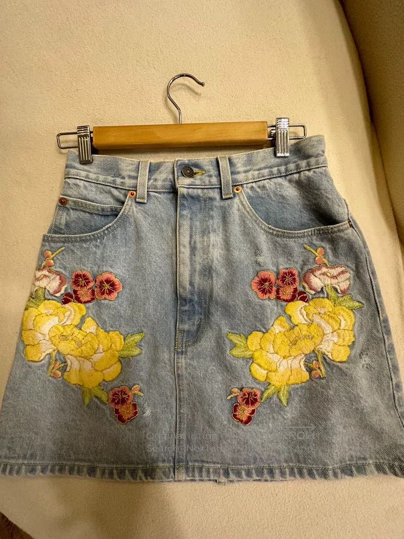 Gucci Gucci Size OS Embroidered denim short skirt Size 25" / US 0 / IT 36 - 1 Thumbnail