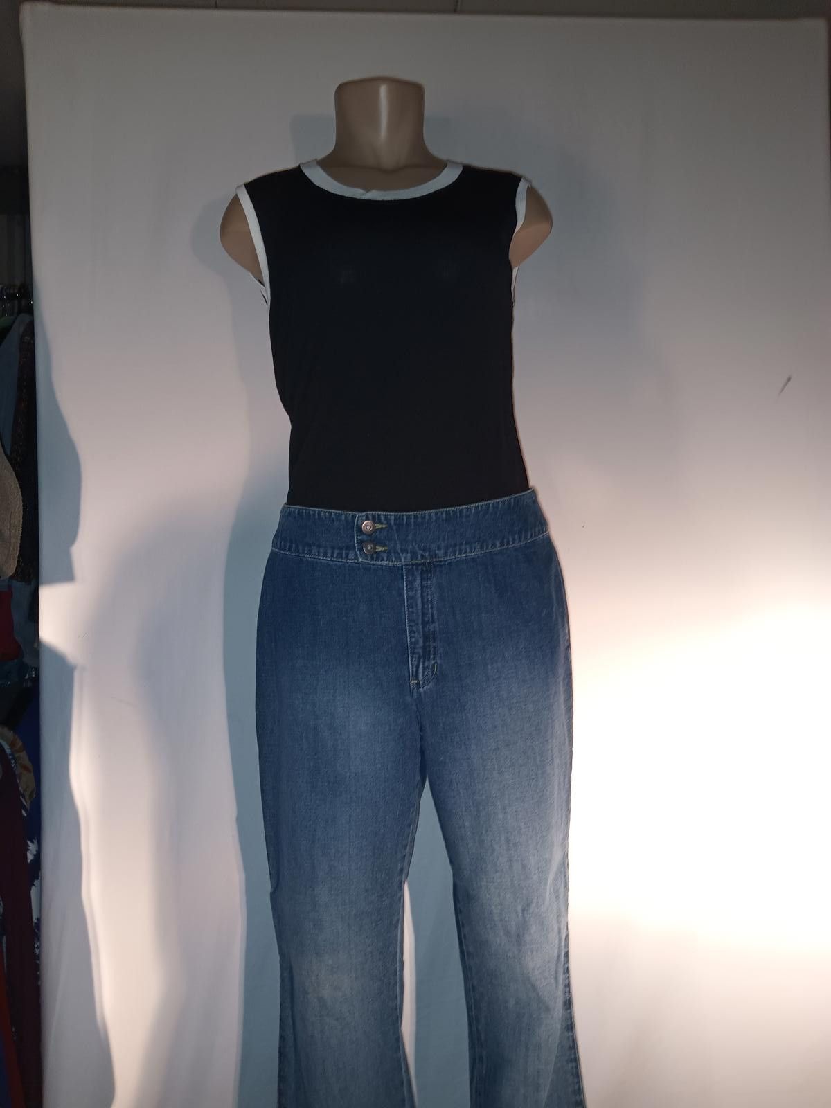 Designer Stylish Black Sleeveless Top with Flared Jeans Size 32" / US 10 / IT 46 - 1 Thumbnail