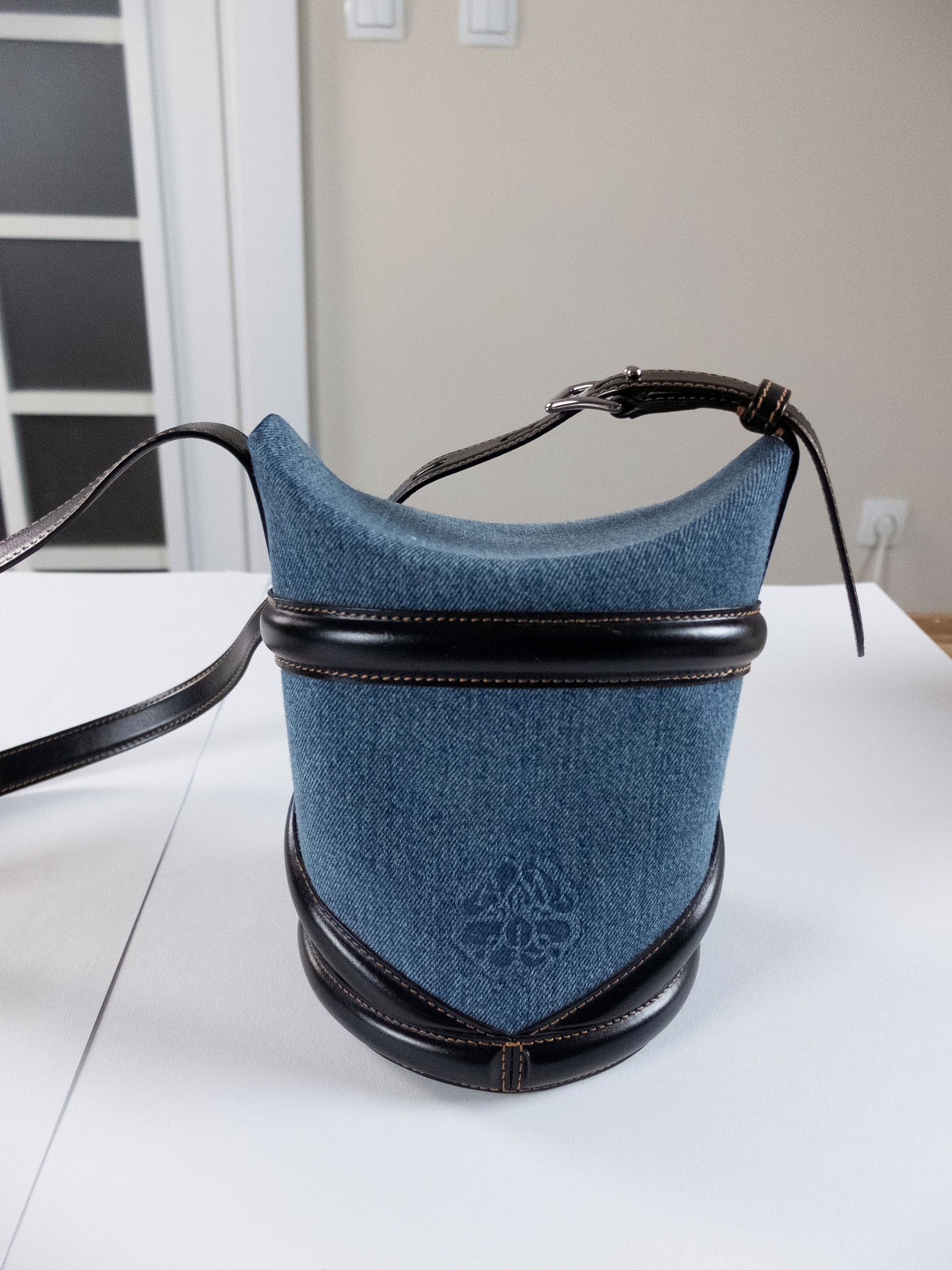 Alexander McQueen ALEXANDER MCQUEEN Curve compact denim leather bucket bag q Size ONE SIZE - 12 Thumbnail